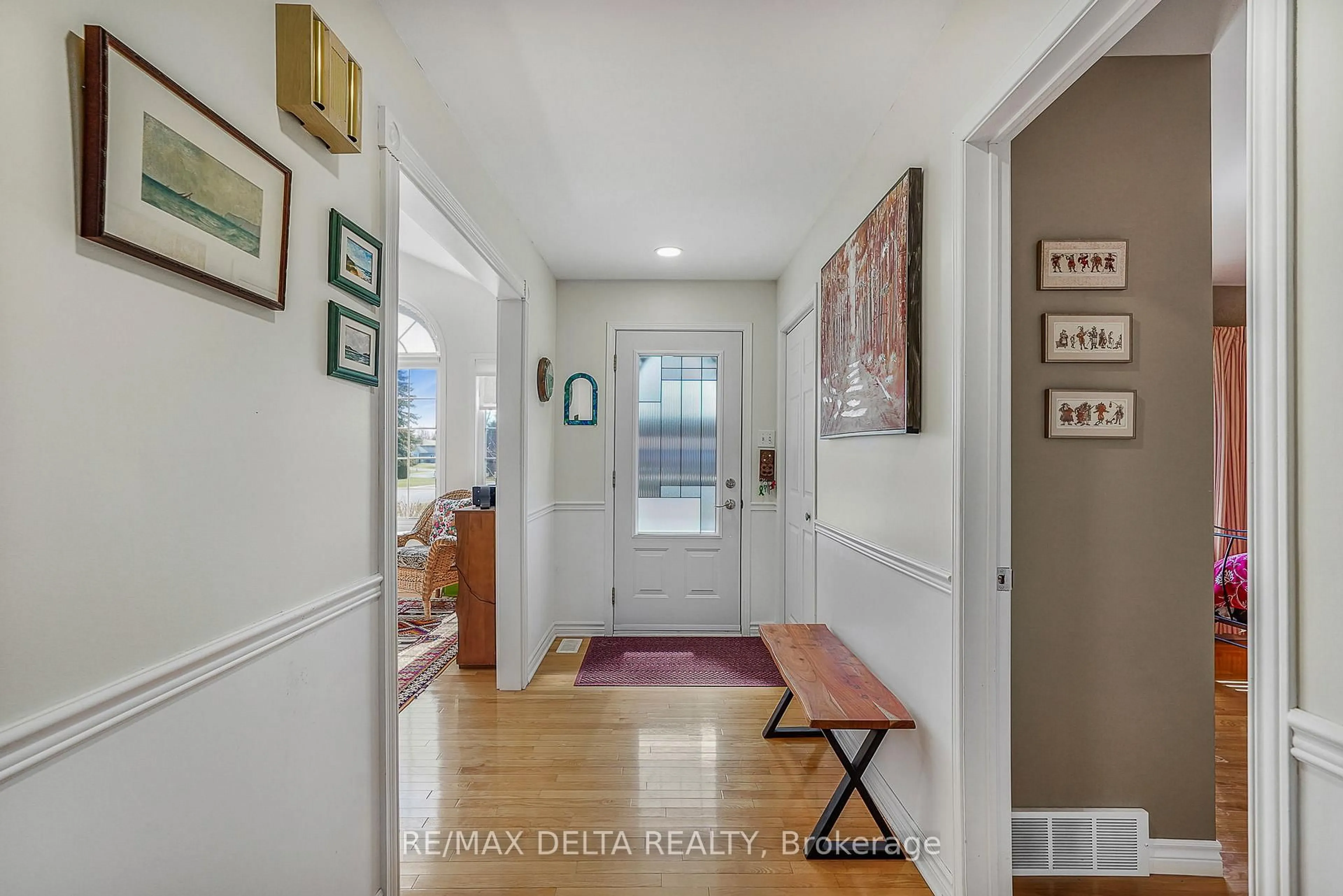 Indoor entryway for 48 Stephens St, Champlain Ontario K0B 1R0