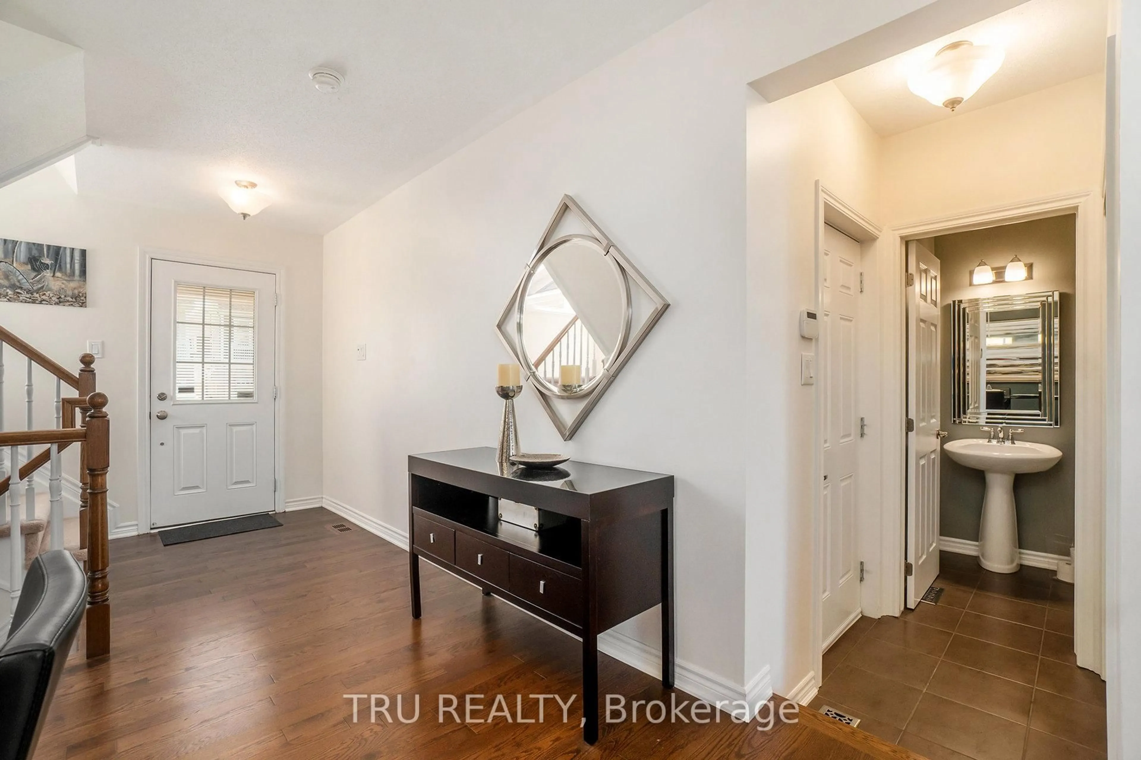 Indoor entryway for 567 Millars Sound Way, Ottawa Ontario K2J 6K5