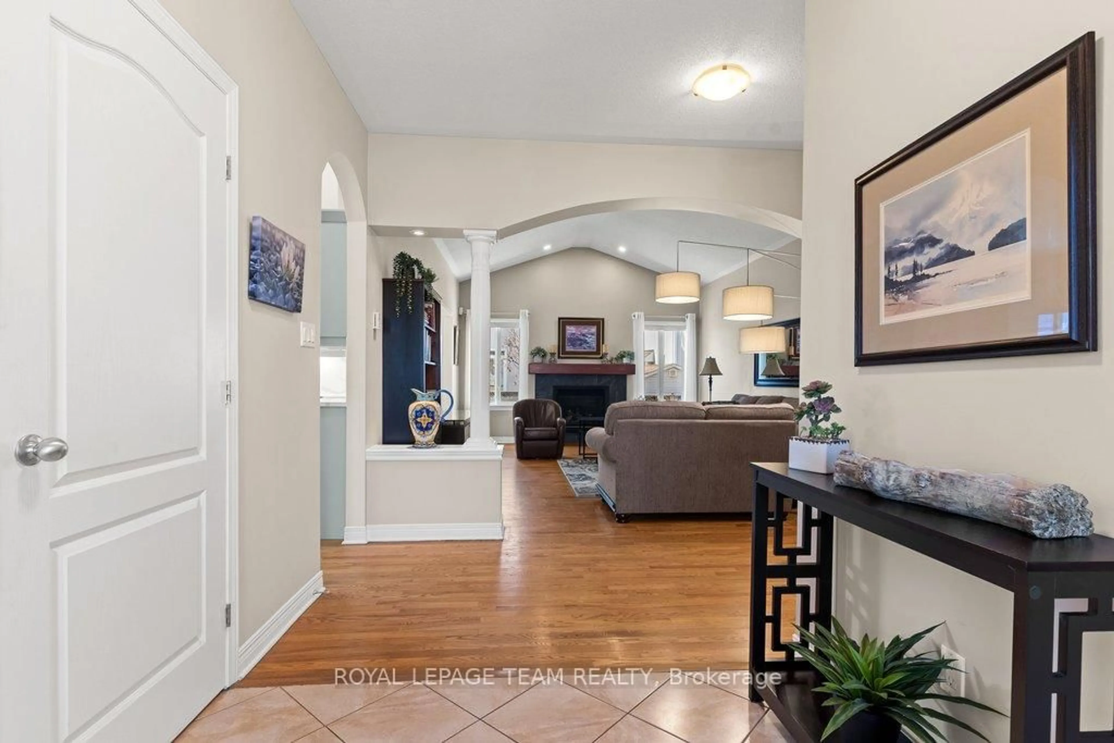 Indoor entryway for 35 Wilderness Way, Ottawa Ontario K2S 2E2