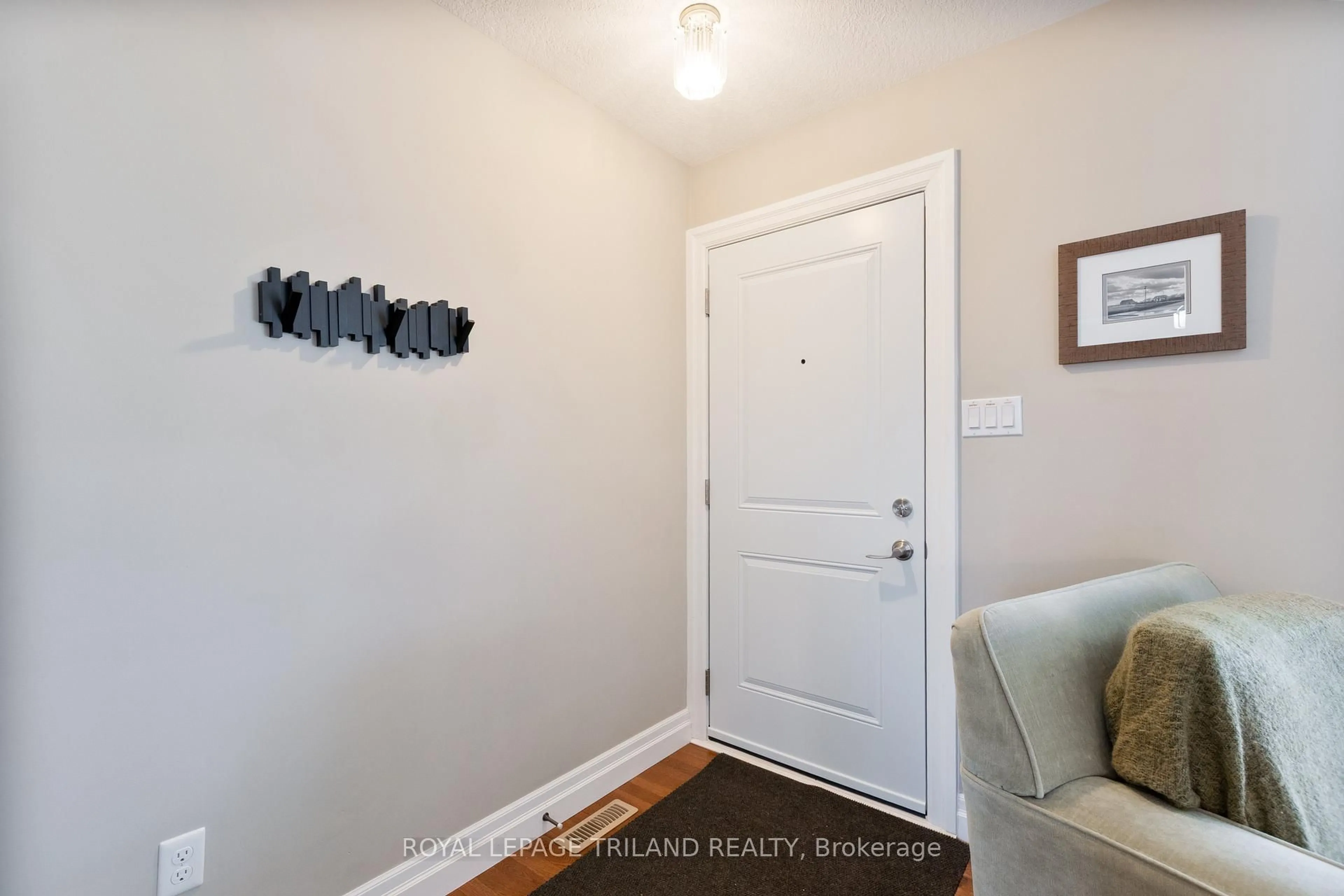 Indoor entryway for 41 Dunwich Dr, St. Thomas Ontario N5R 4T7