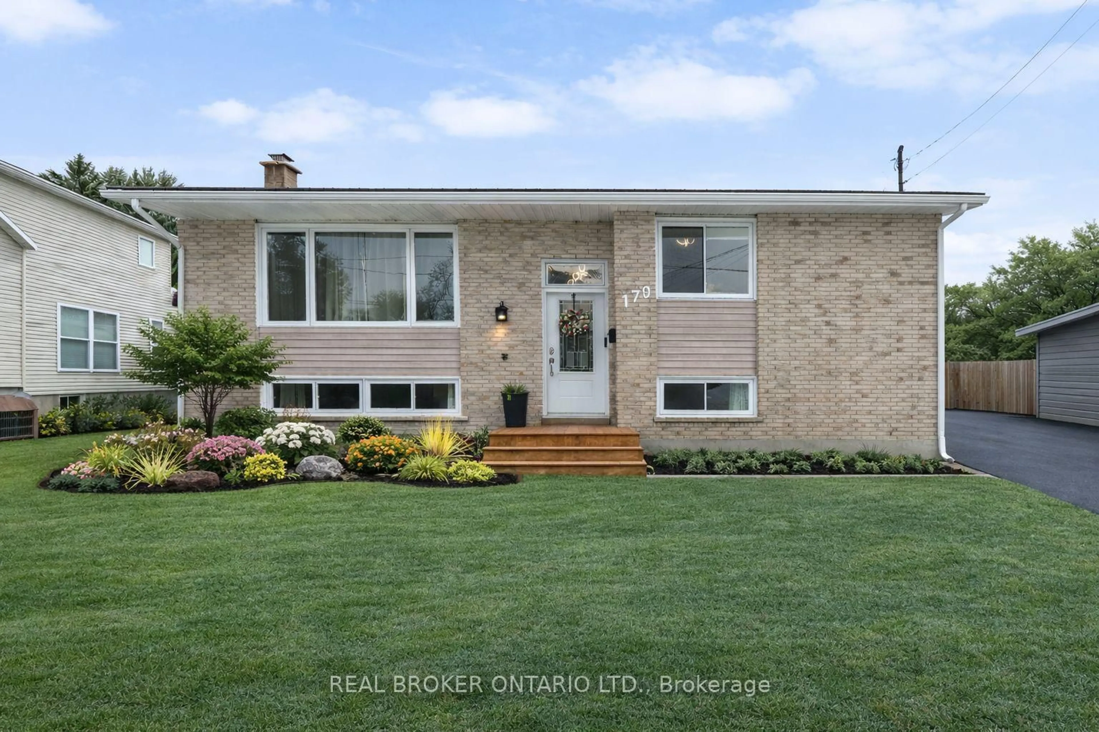 Home with brick exterior material, unknown for 179 Wellington St, Carleton Place Ontario K7C 1B4