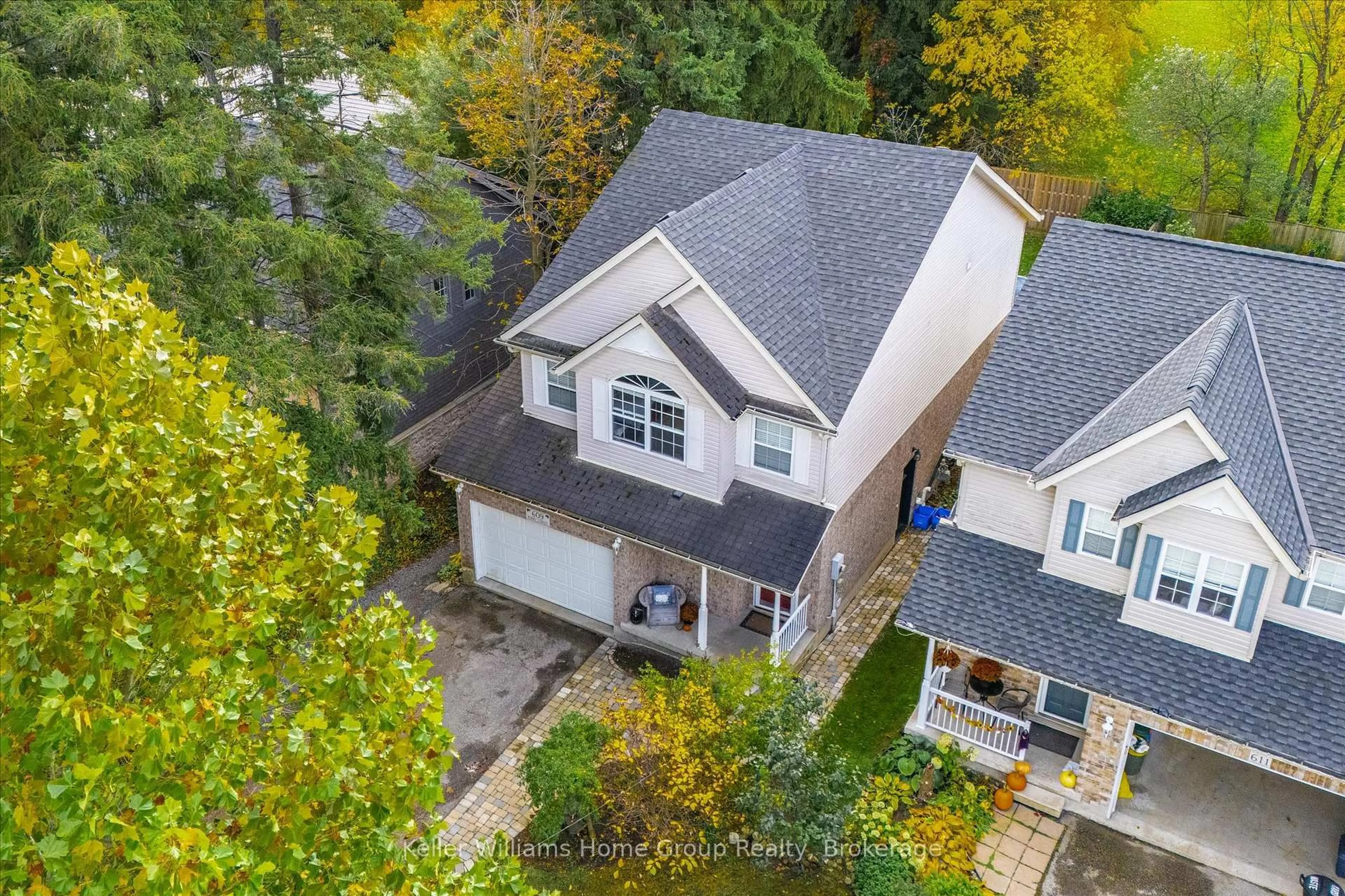 A pic from outside/outdoor area/front of a property/back of a property/a pic from drone, street for 609 Perry St, Centre Wellington Ontario N1M 2R5