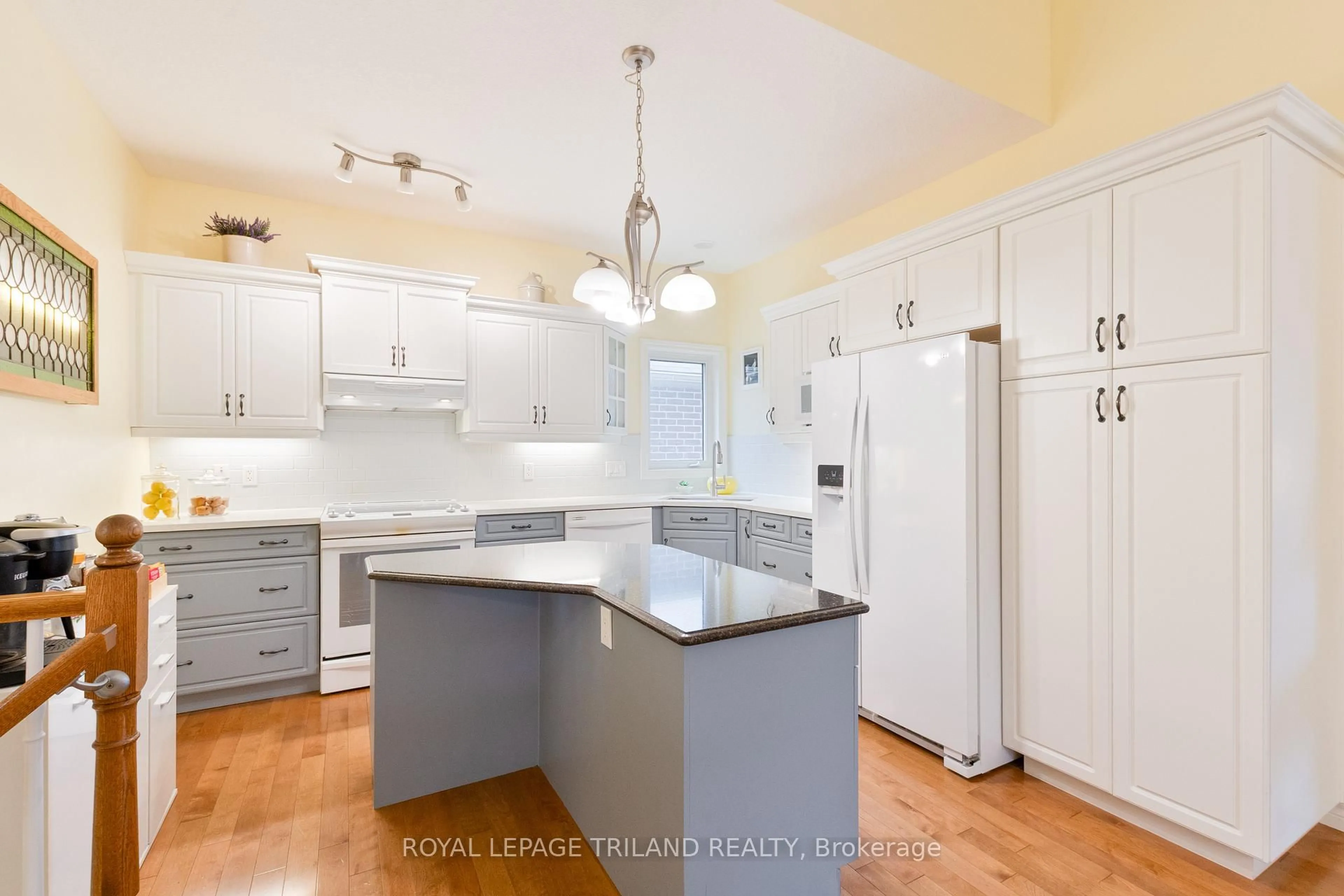 Open concept kitchen, unknown for 87 Pine Valley Dr, St. Thomas Ontario N5P 1E2