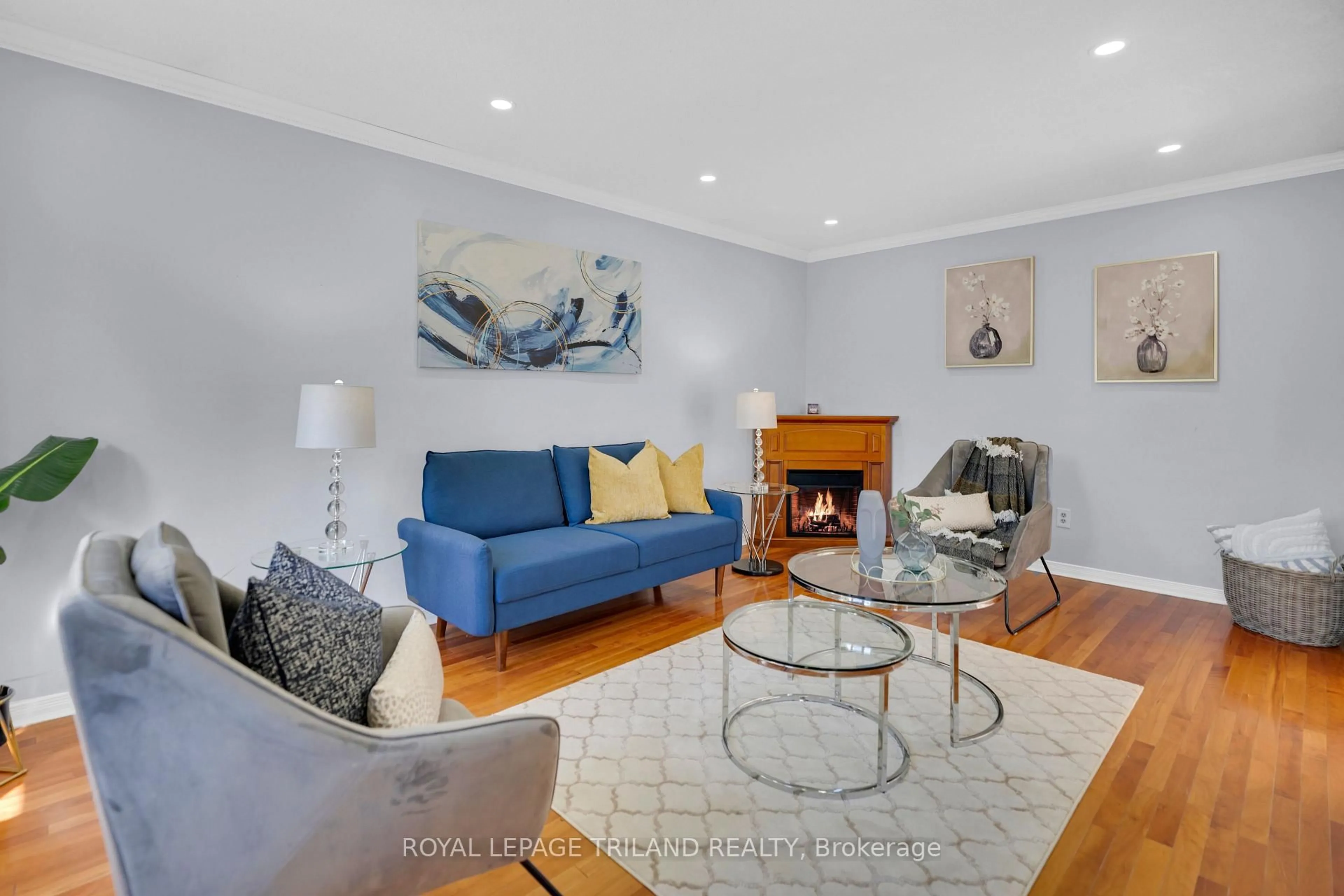 Living room with furniture, unknown for 92 Ardsley Rd, London North Ontario N6G 3W4