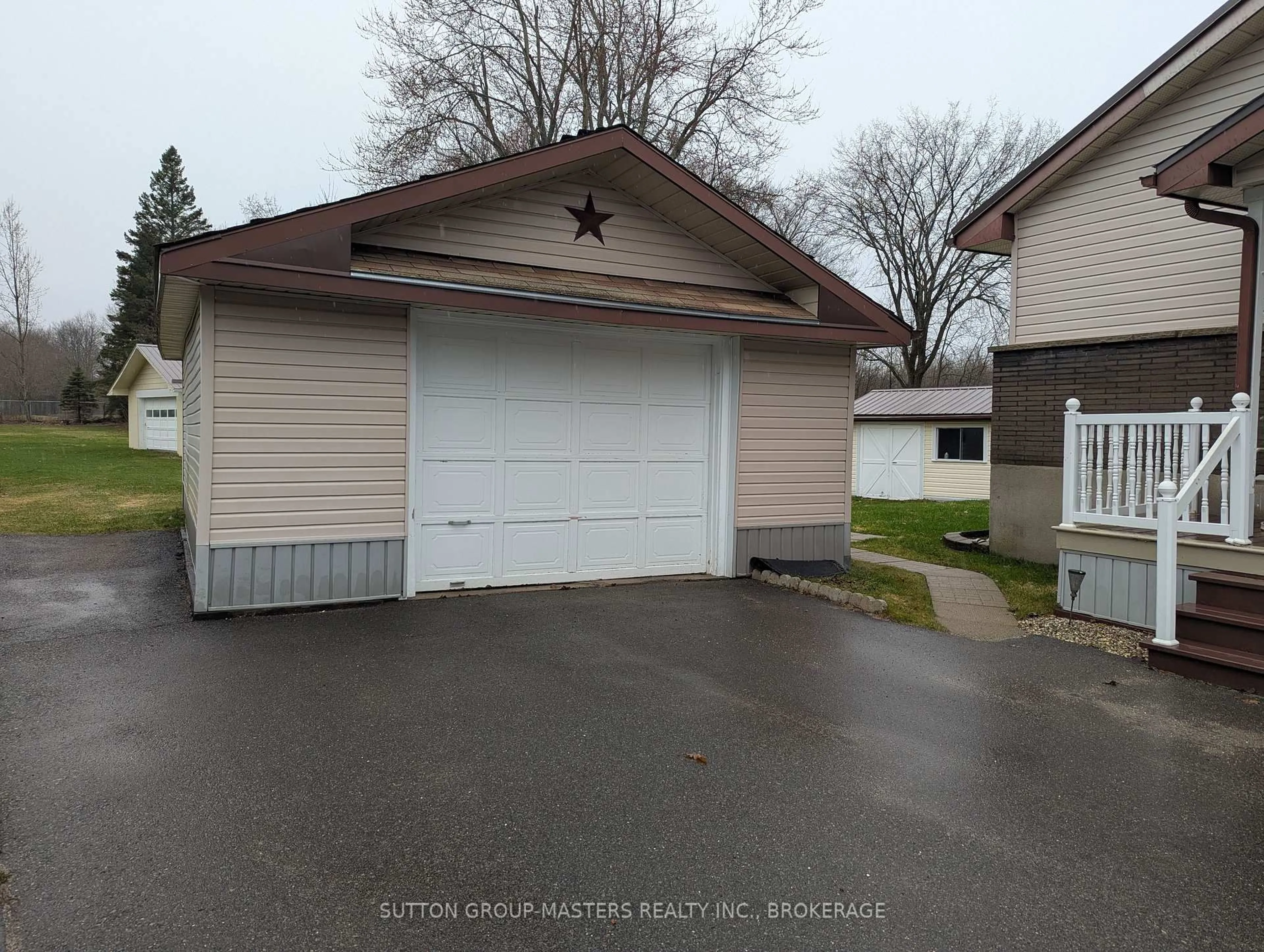 Indoor garage for 4267 Easy St, Verona Ontario K0H 2W0