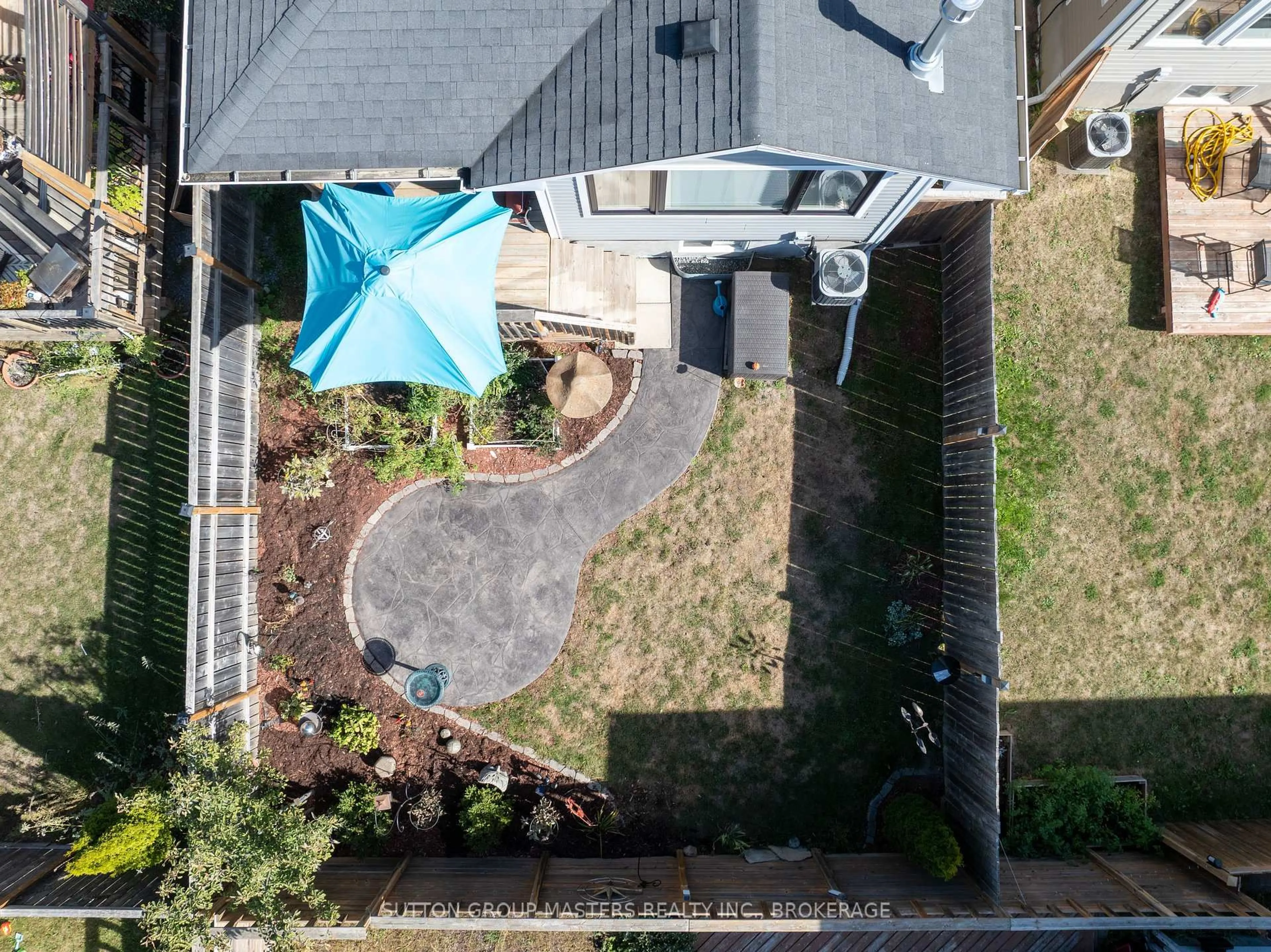 A pic from outside/outdoor area/front of a property/back of a property/a pic from drone, street for 217 Holden St, Kingston Ontario K7P 0L1