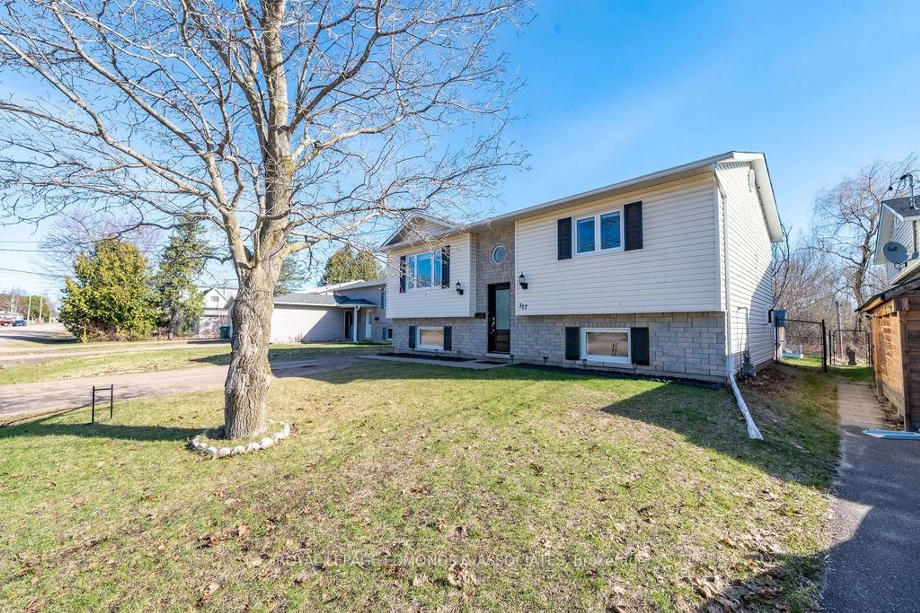 A pic from outside/outdoor area/front of a property/back of a property/a pic from drone, street for 317 JULIEN St, Pembroke Ontario K8A 3P6