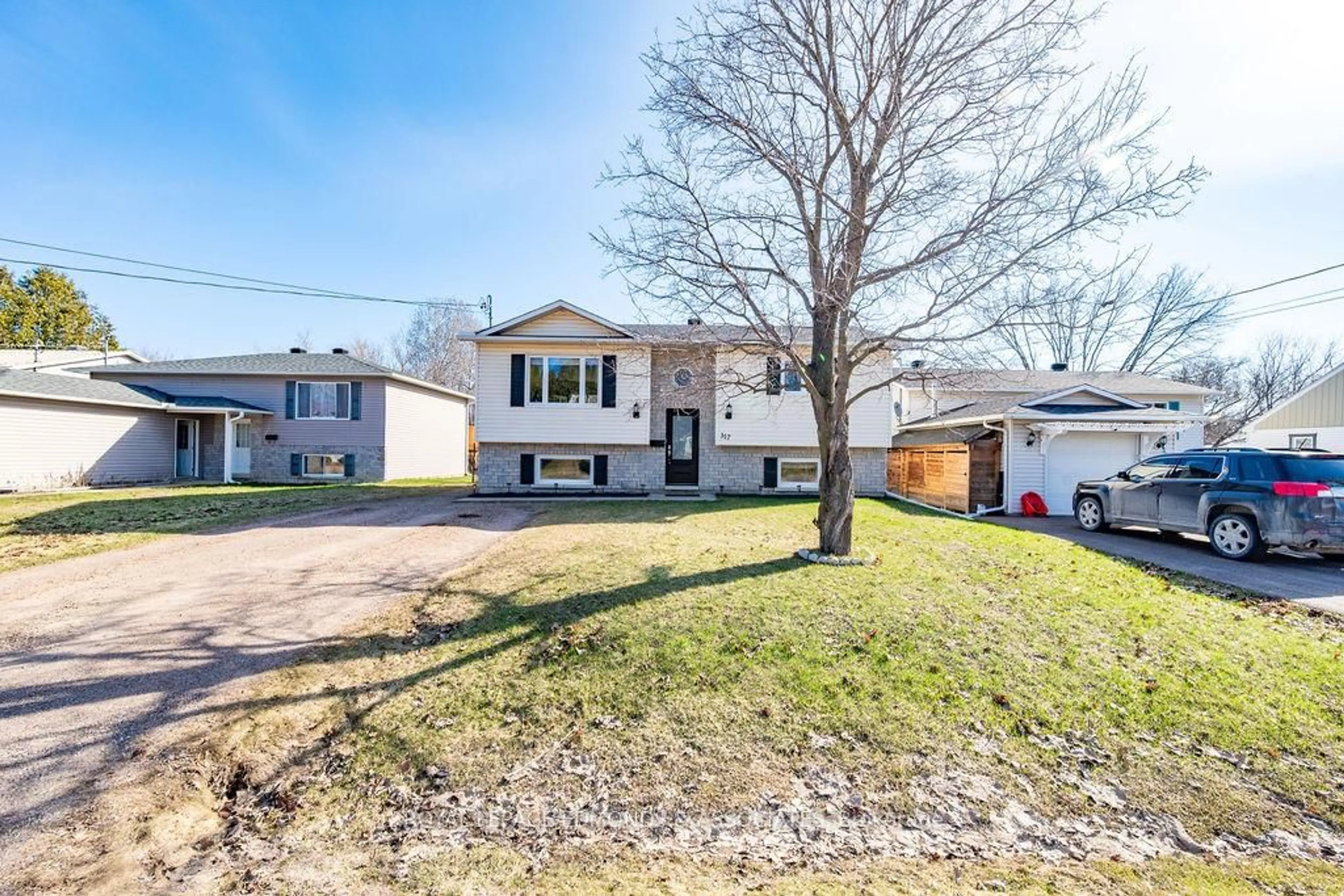 A pic from outside/outdoor area/front of a property/back of a property/a pic from drone, street for 317 JULIEN St, Pembroke Ontario K8A 3P6