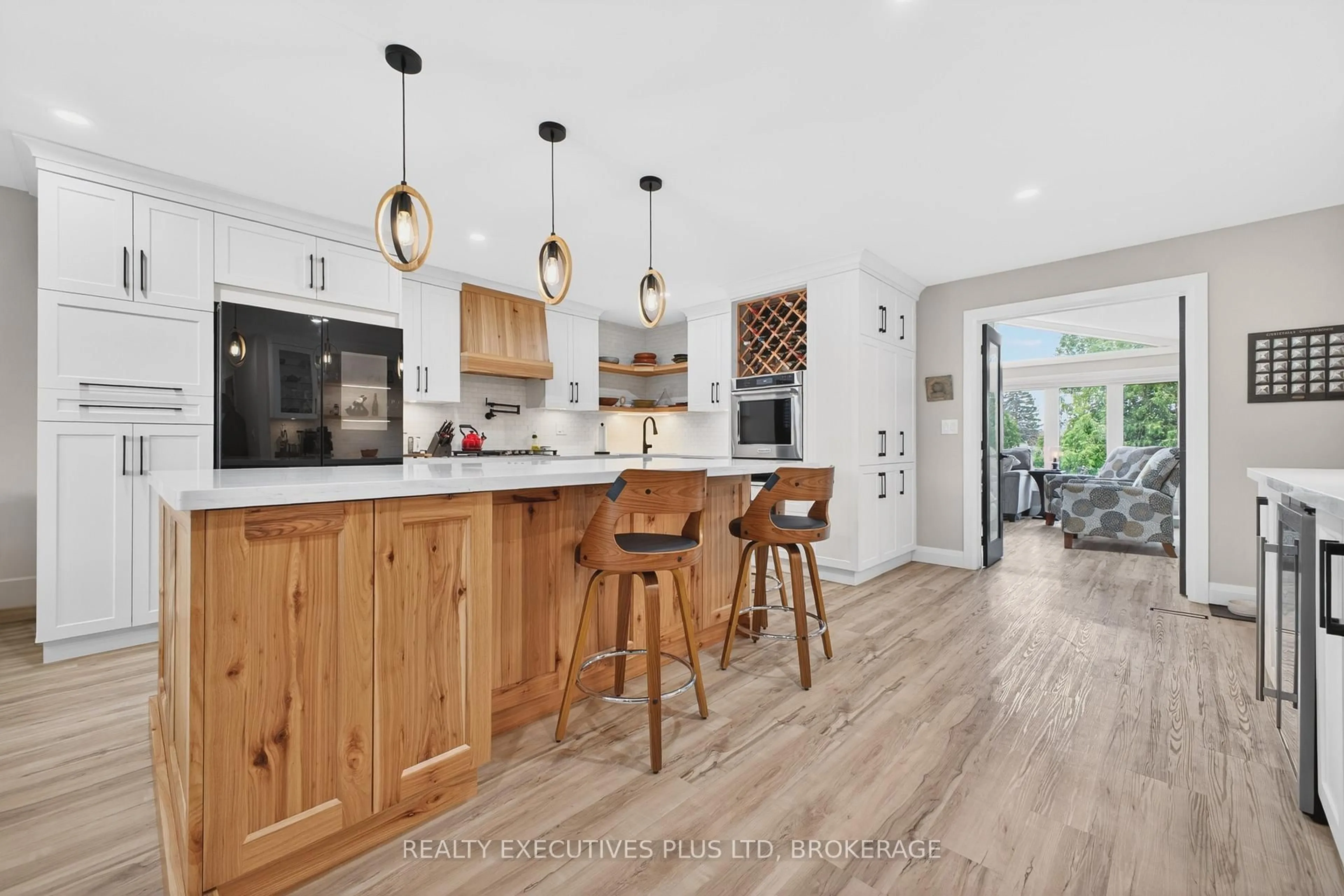 Open concept kitchen, unknown for 6410 Sherwood Rd, Niagara Falls Ontario L2E 5M1