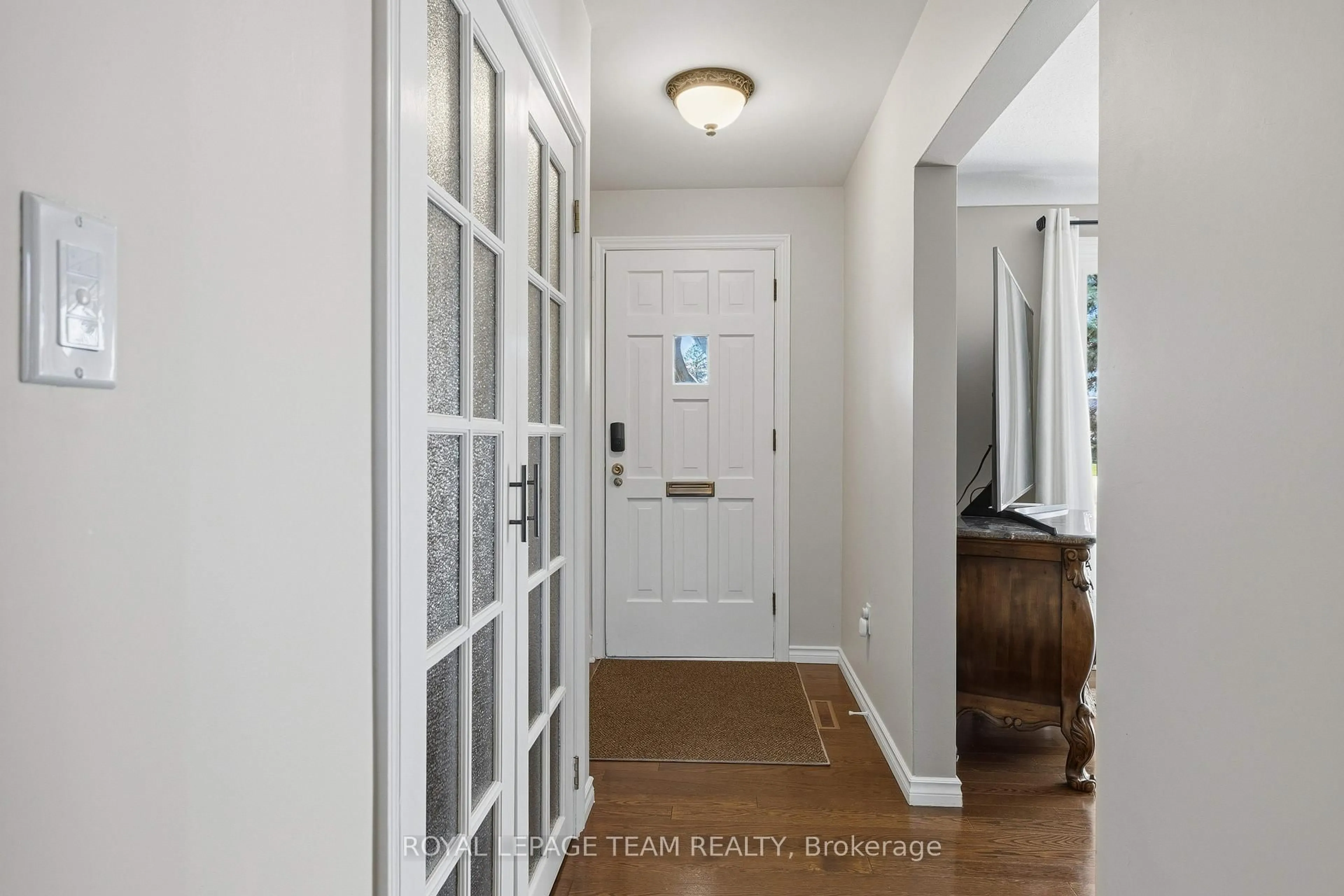 Indoor entryway for 128 Welborne Ave, Kingston Ontario K7M 4E9