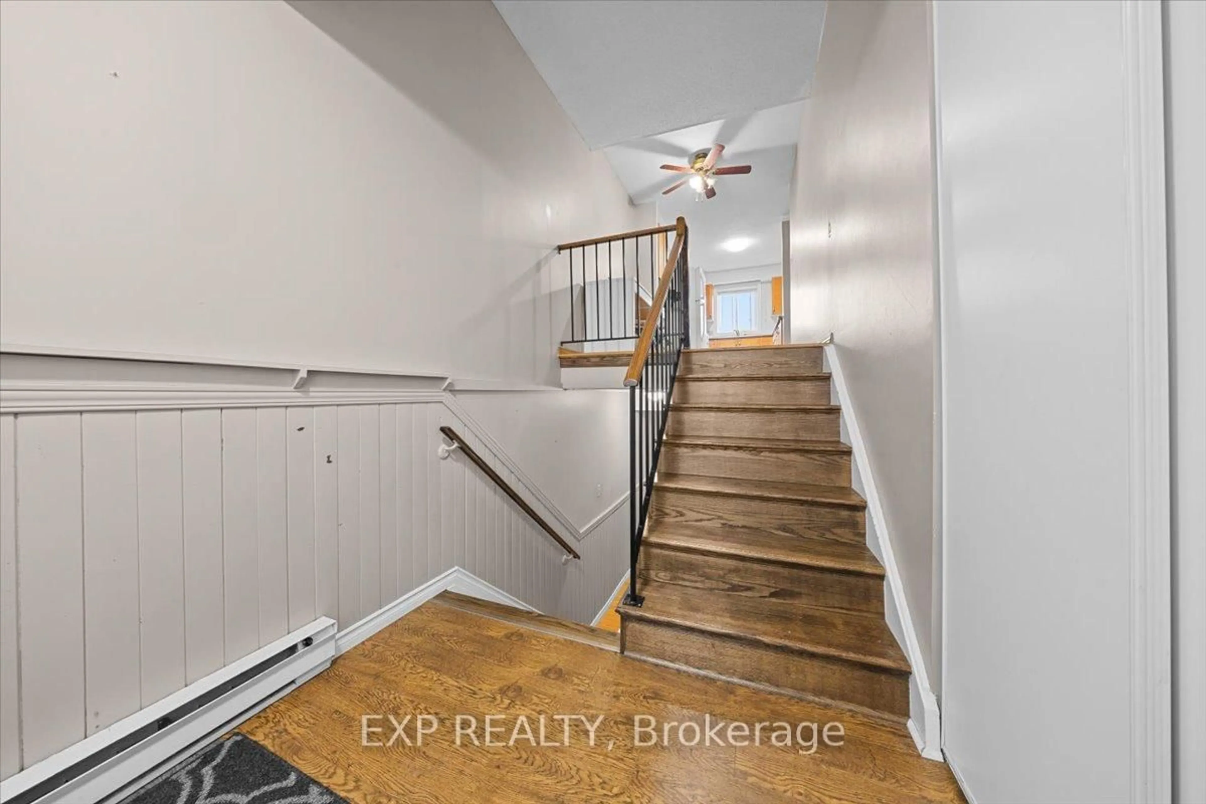 Unknown for 140 Castlegreen Private, Ottawa Ontario K1T 3N2