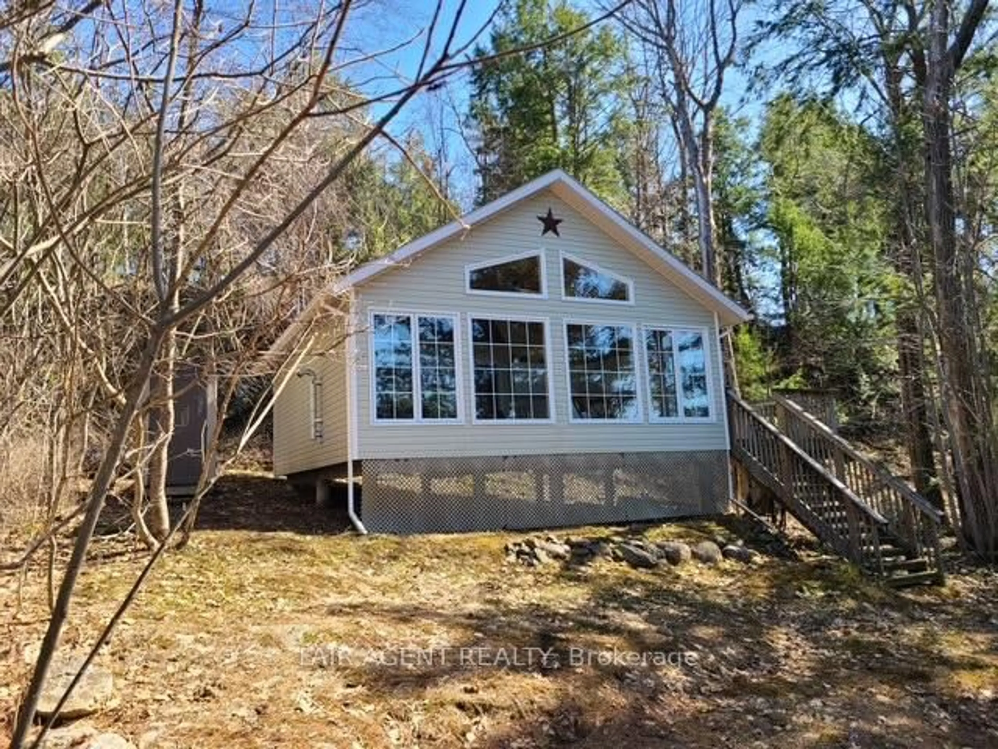 Home with vinyl exterior material, water/lake/river/ocean view for 25 GOODS ISLAND, Tichborne Ontario K0H 2V0