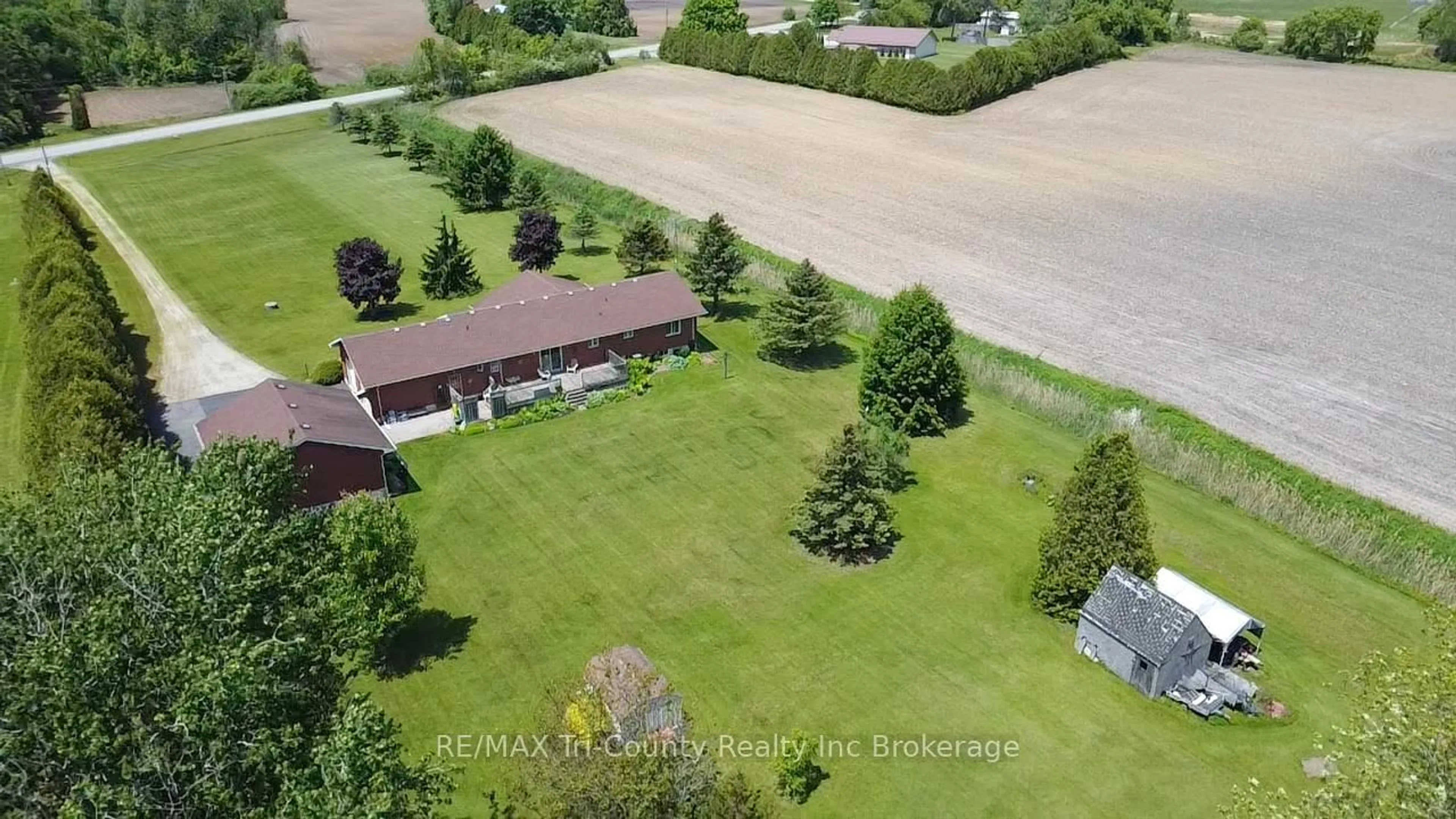 A pic from outside/outdoor area/front of a property/back of a property/a pic from drone, unknown for 916 Norfolk County 28 Rd, Norfolk Ontario N0E 1G0