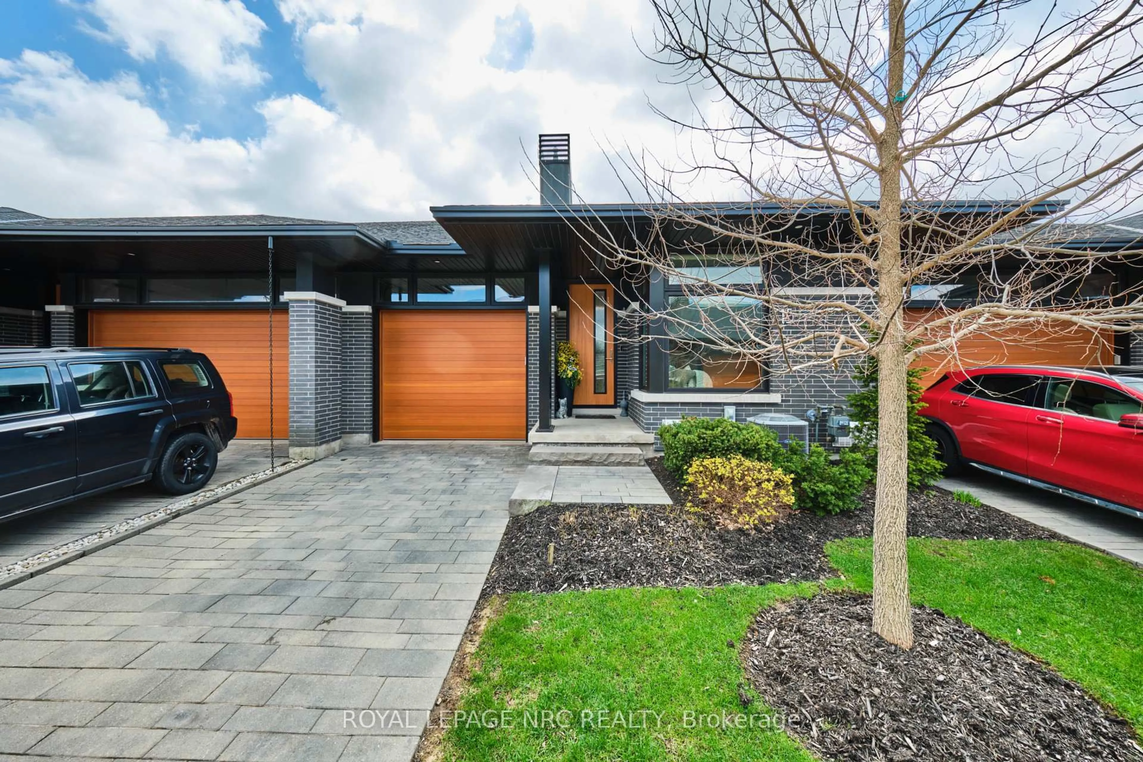 Home with brick exterior material, street for 15 Taliesin Tr, Welland Ontario L3C 0H5