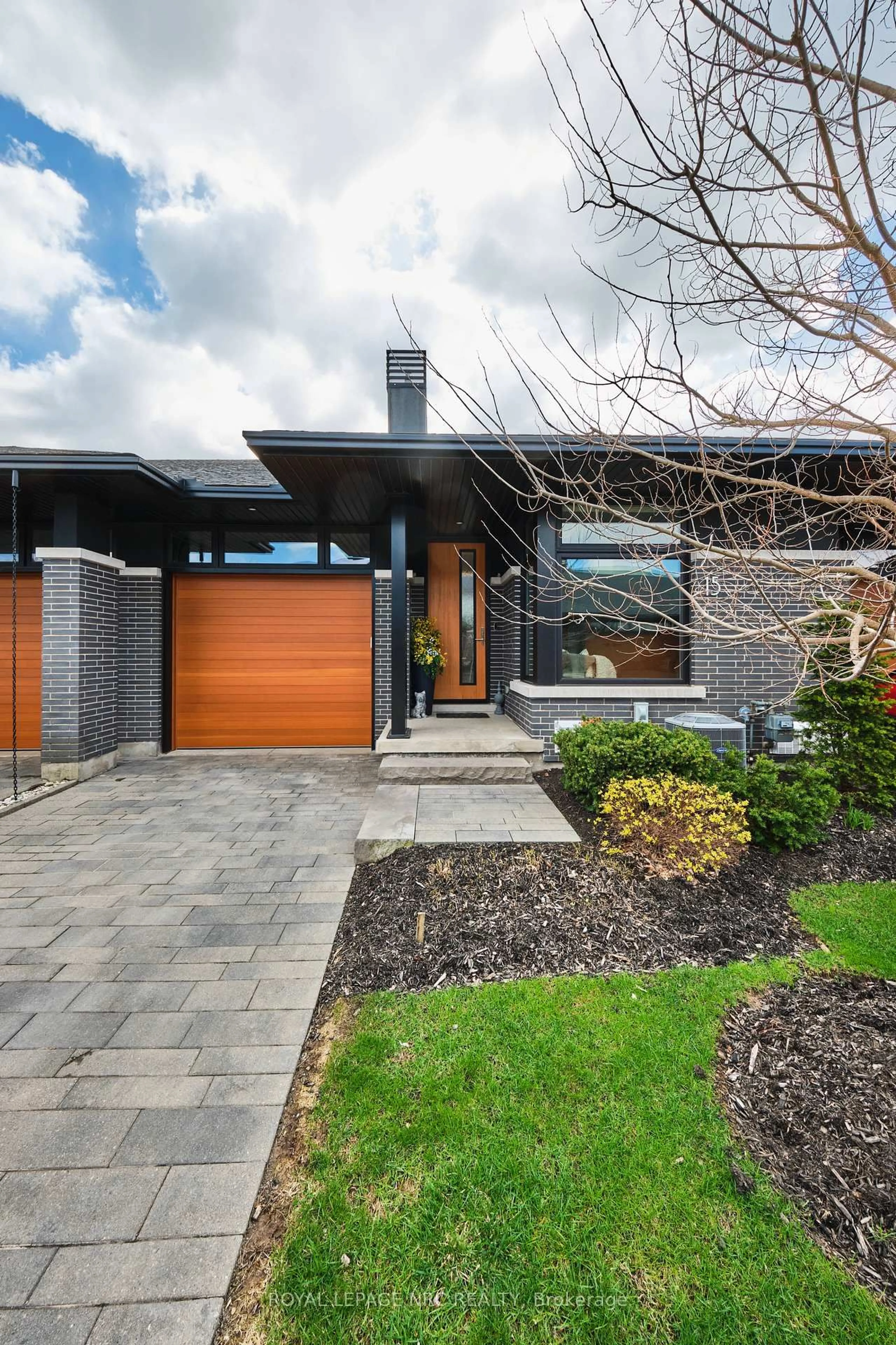 Home with brick exterior material, street for 15 Taliesin Tr, Welland Ontario L3C 0H5