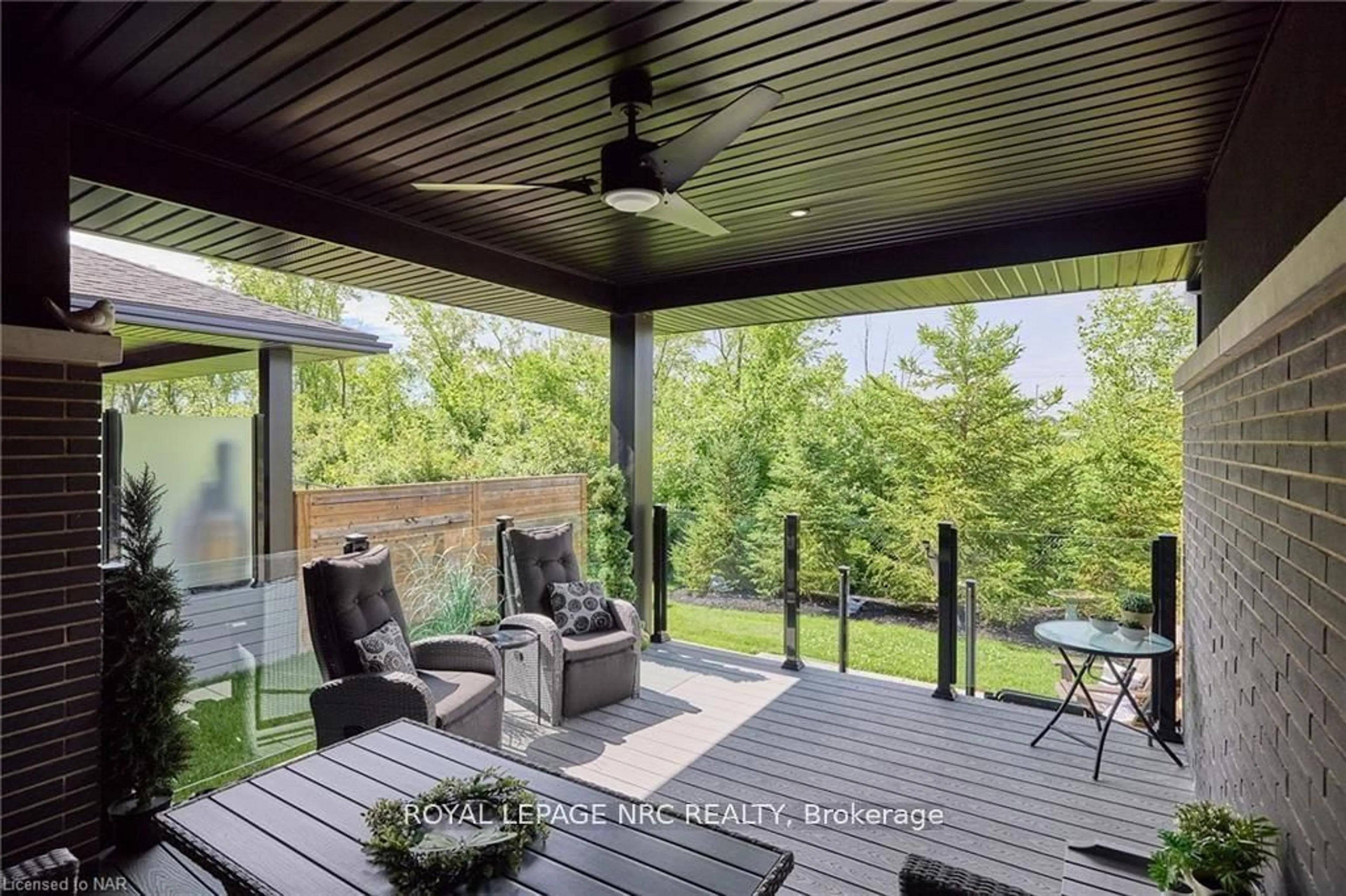 Patio, unknown for 15 Taliesin Tr, Welland Ontario L3C 0H5