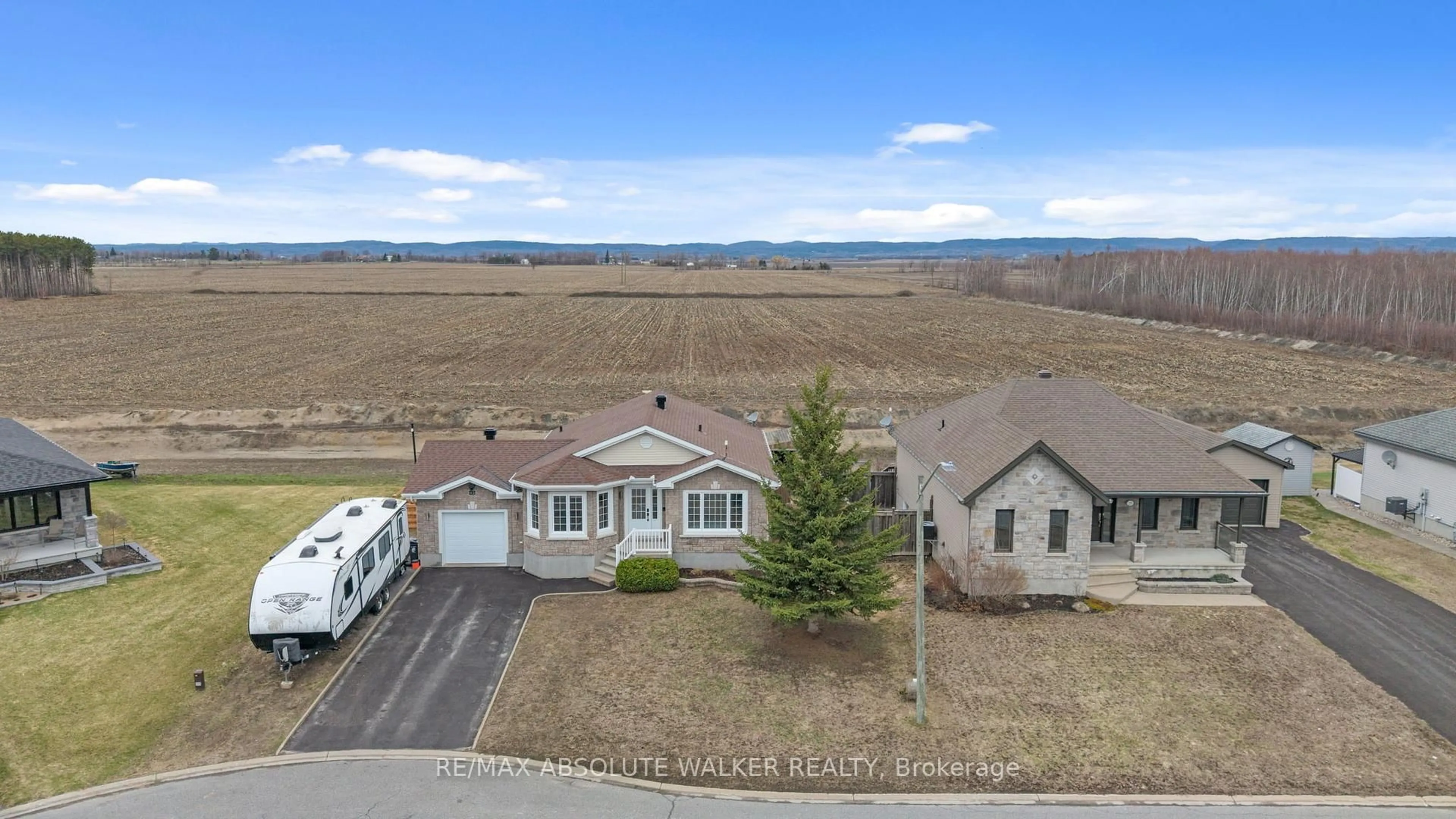 A pic from outside/outdoor area/front of a property/back of a property/a pic from drone, mountain view for 113 Richard St, Alfred and Plantagenet Ontario K0B 1A0