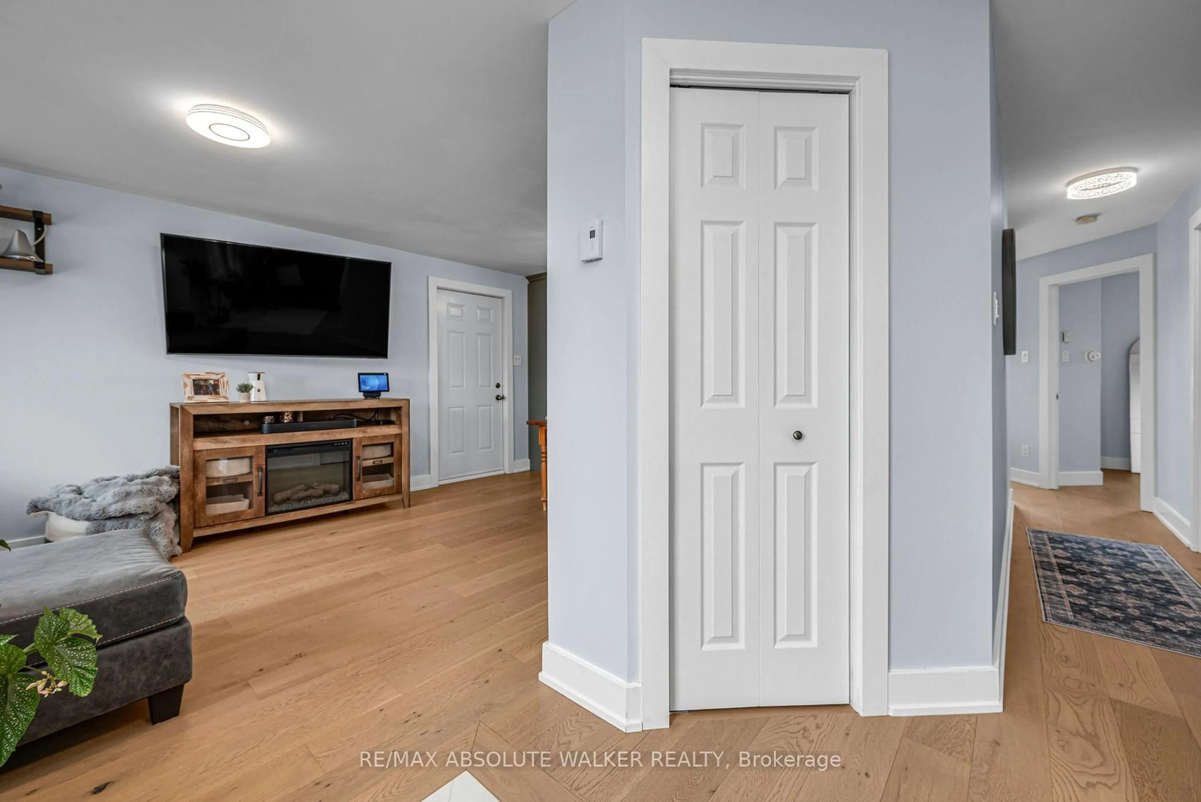 Indoor entryway for 113 Richard St, Alfred and Plantagenet Ontario K0B 1A0