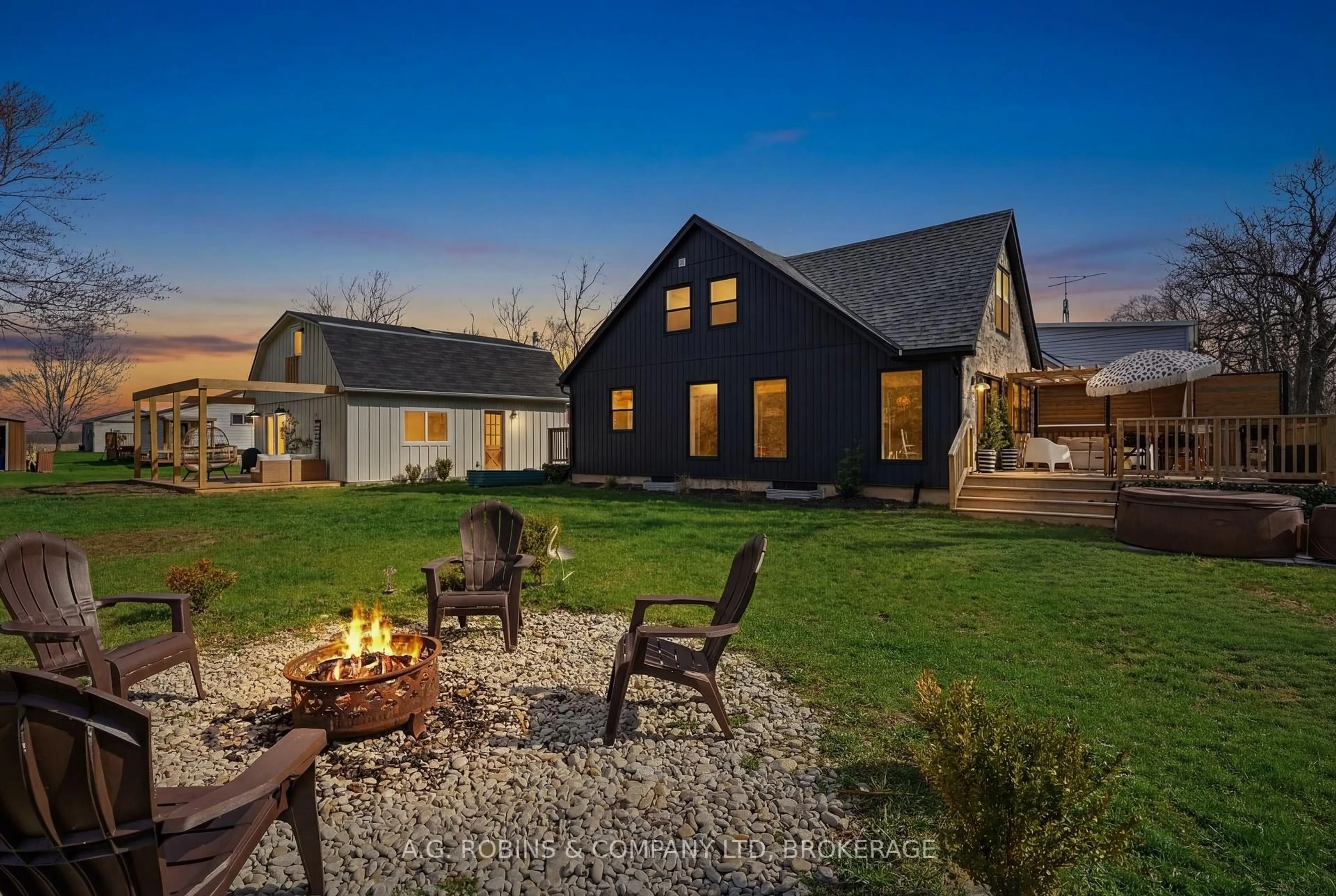 Patio, unknown for 5 Lees Line, Haldimand Ontario N0A 1K0