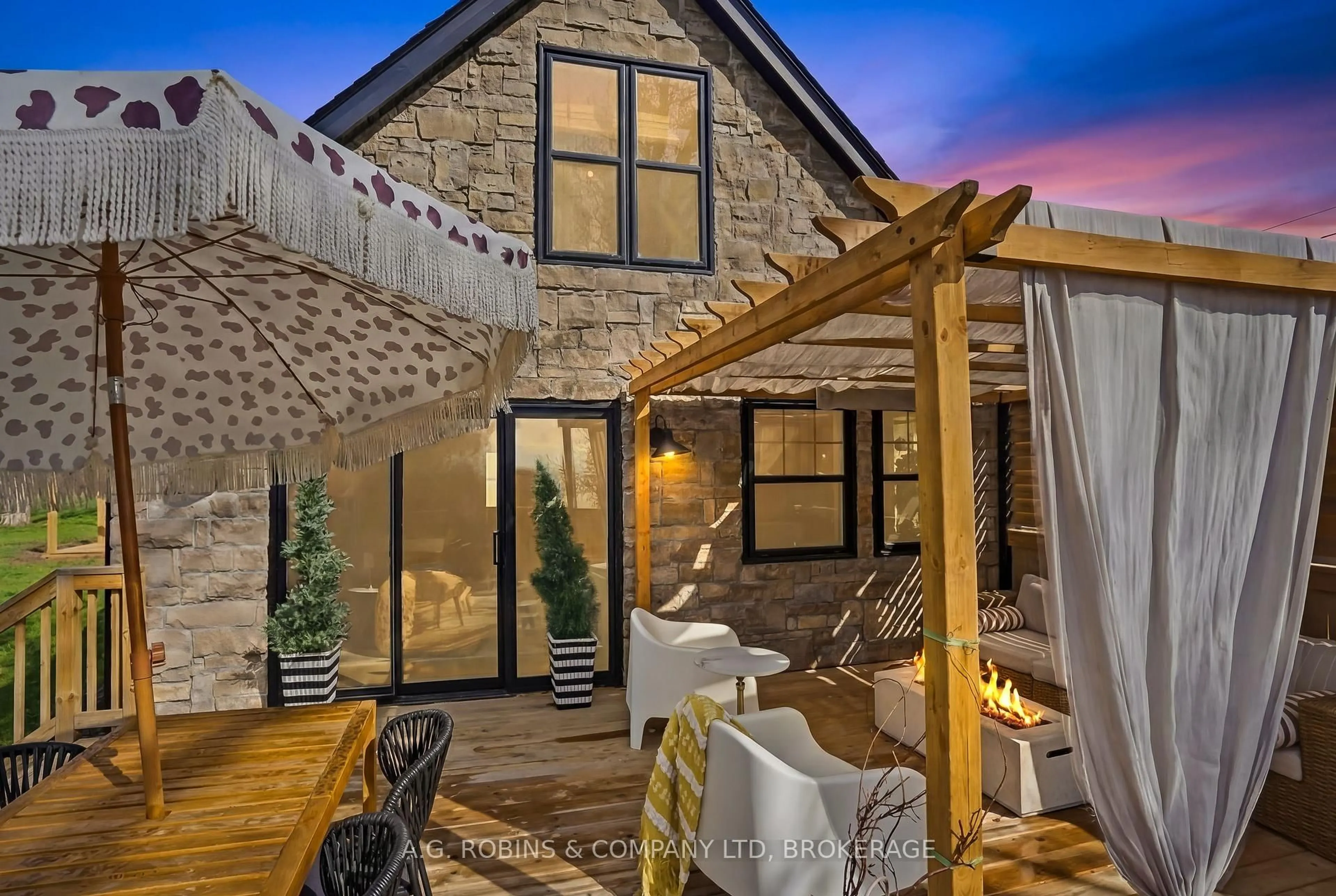 Patio, unknown for 5 Lees Line, Haldimand Ontario N0A 1K0