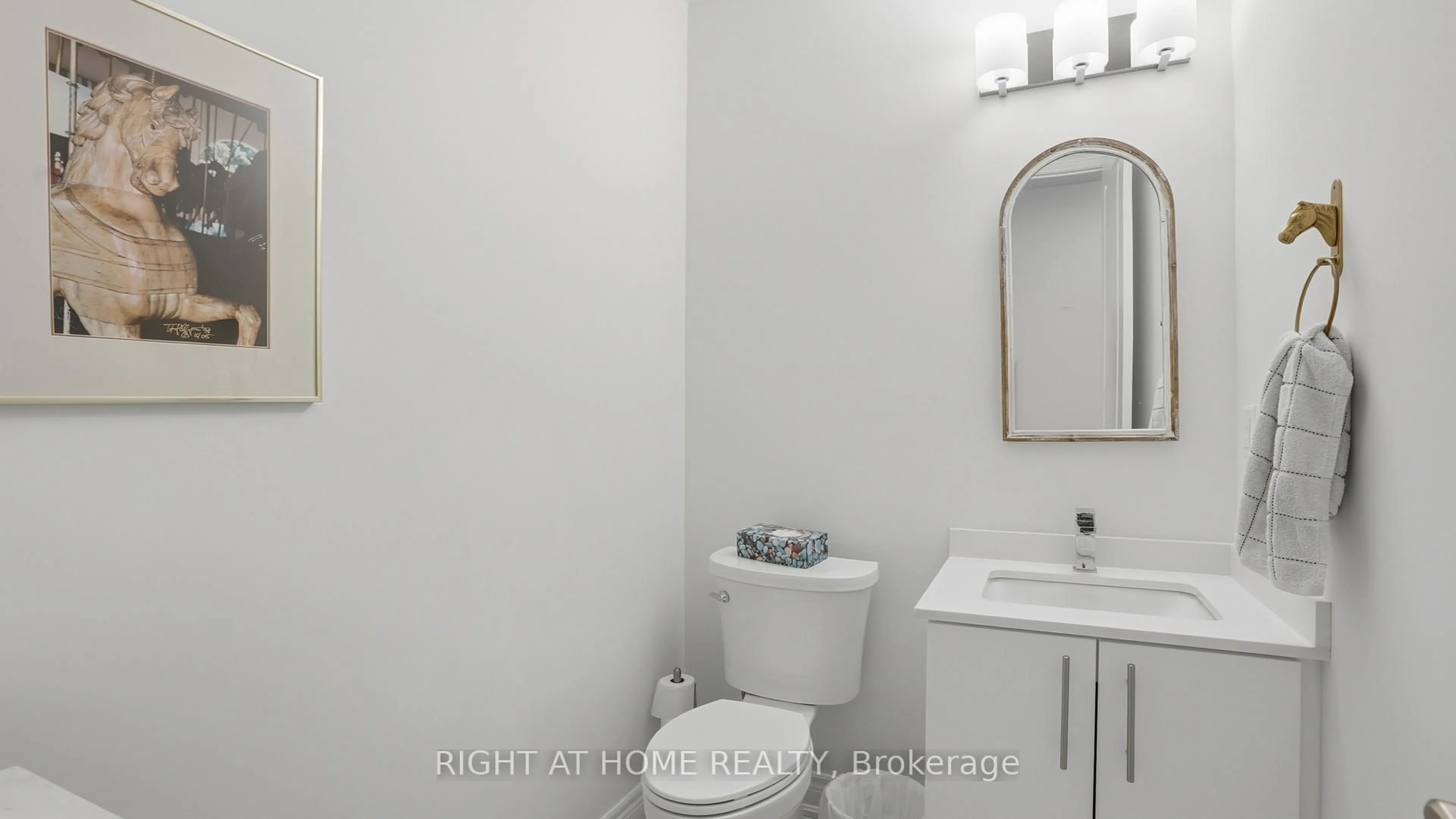 Standard bathroom, unknown for 14 Paradise Grve, Niagara-on-the-Lake Ontario L0S 1J0