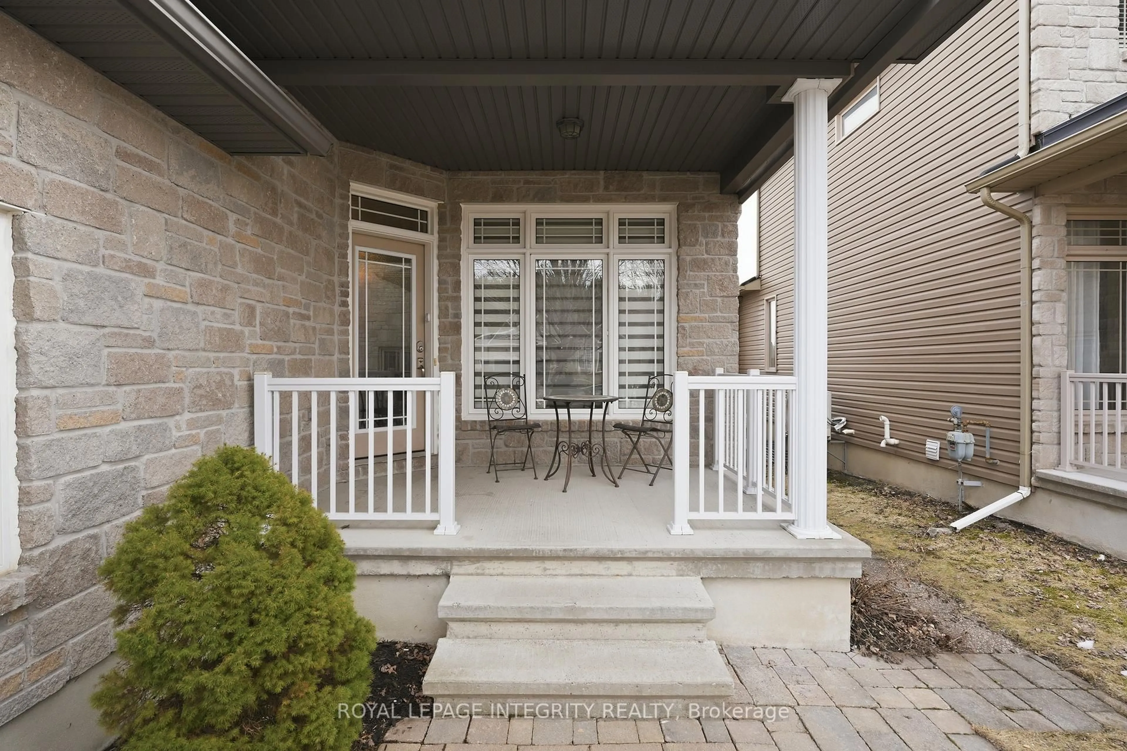 Patio, street for 113 Thivierge Crt, Clarence-Rockland Ontario K4K 0E7