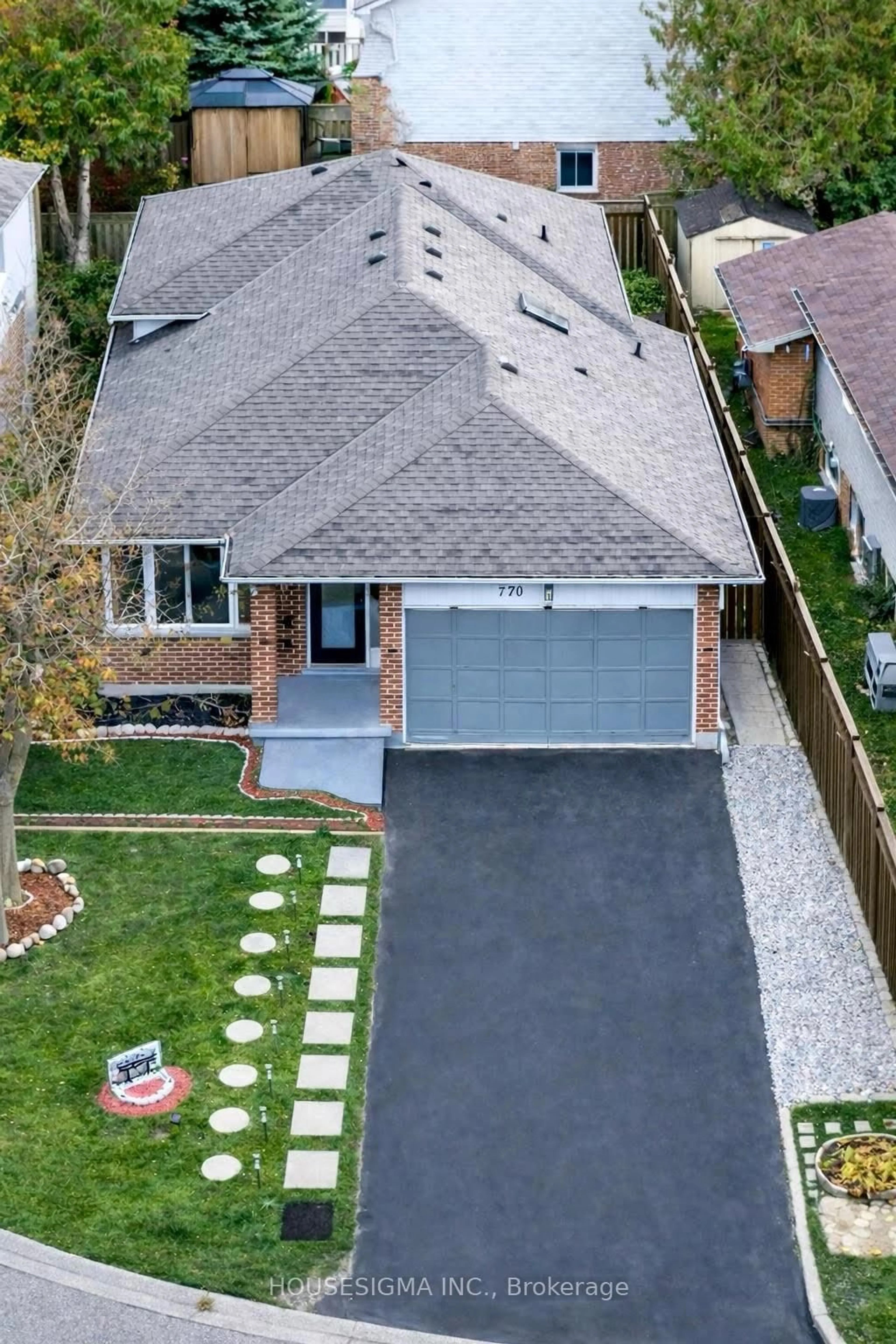 A pic from outside/outdoor area/front of a property/back of a property/a pic from drone, street for 220 Killarney Grve, London North Ontario N5X 3X6