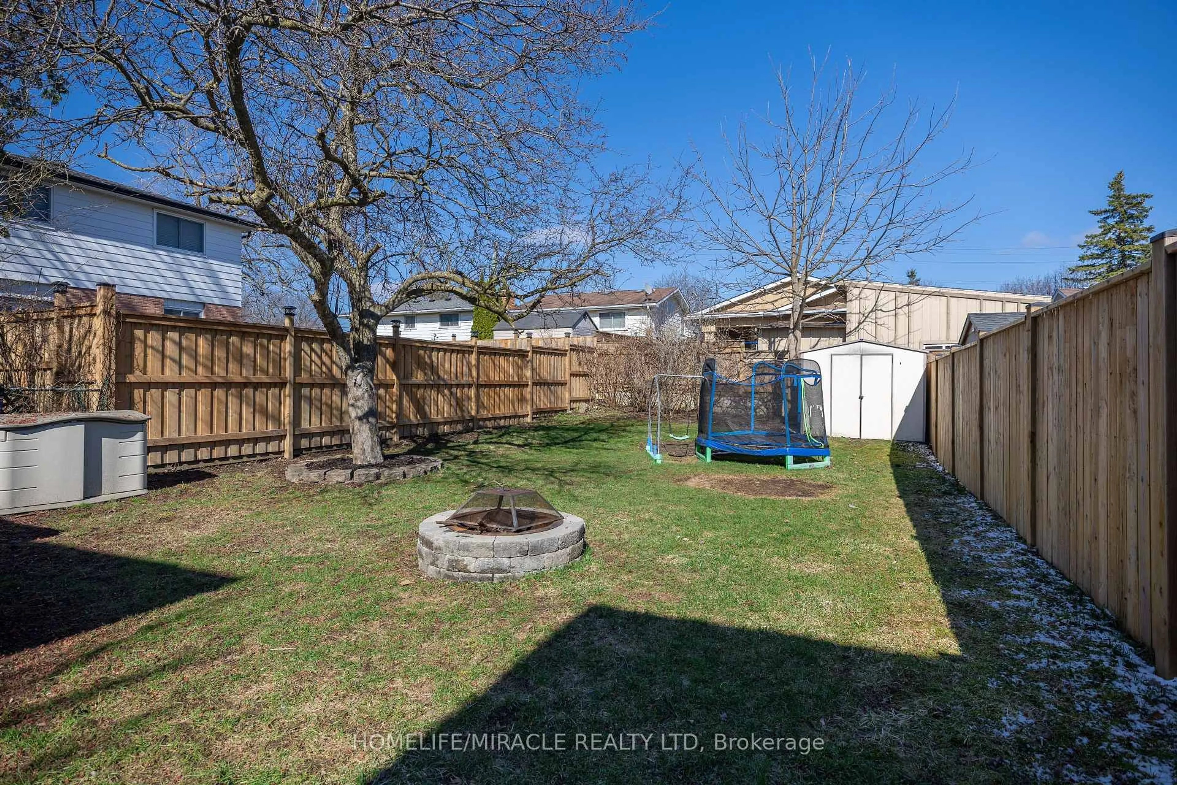 A pic from outside/outdoor area/front of a property/back of a property/a pic from drone, street for 567 Ferndale Crt, London South Ontario N6C 5C2