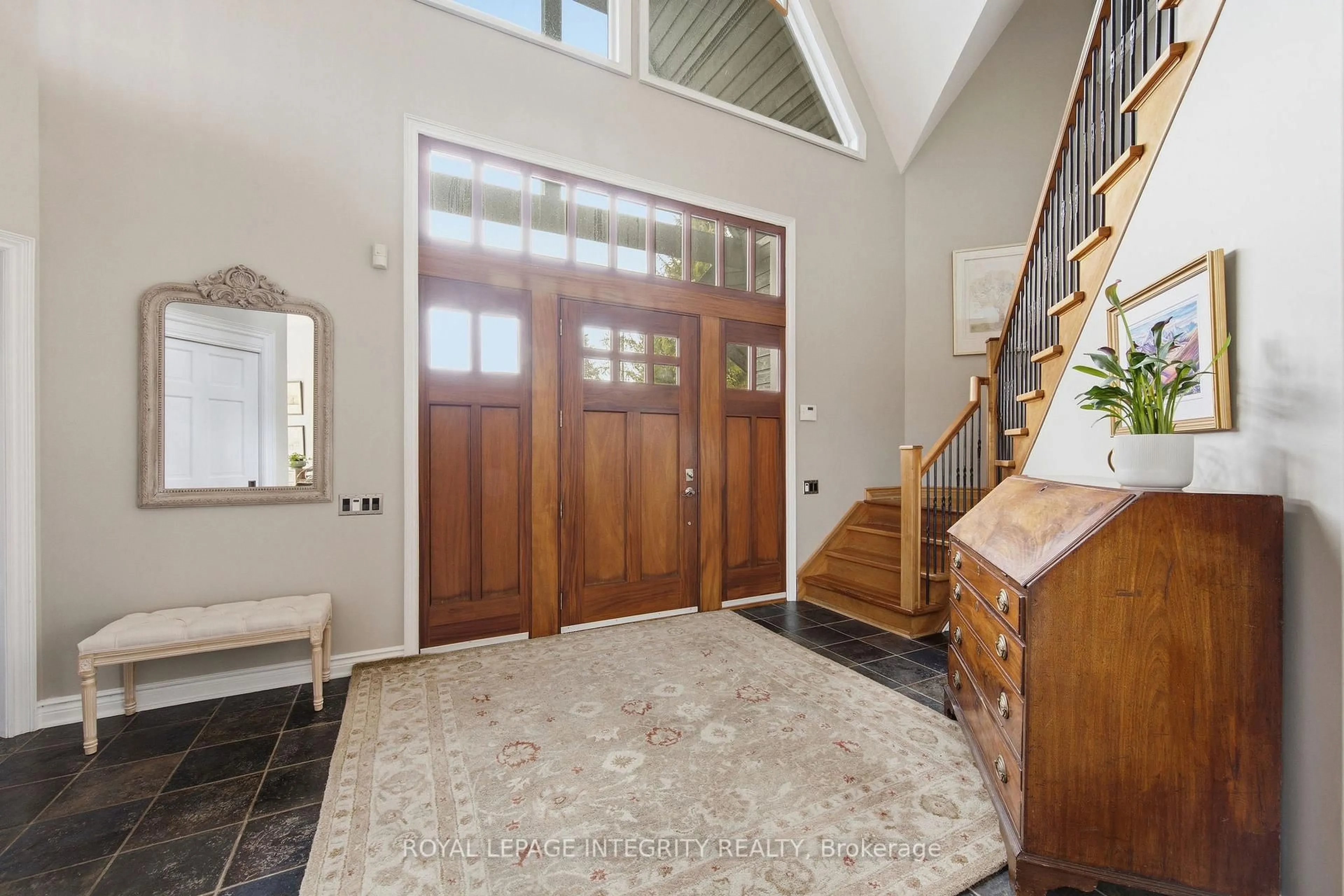 Indoor entryway for 11 Brads Crt, Ottawa Ontario K2S 1V2