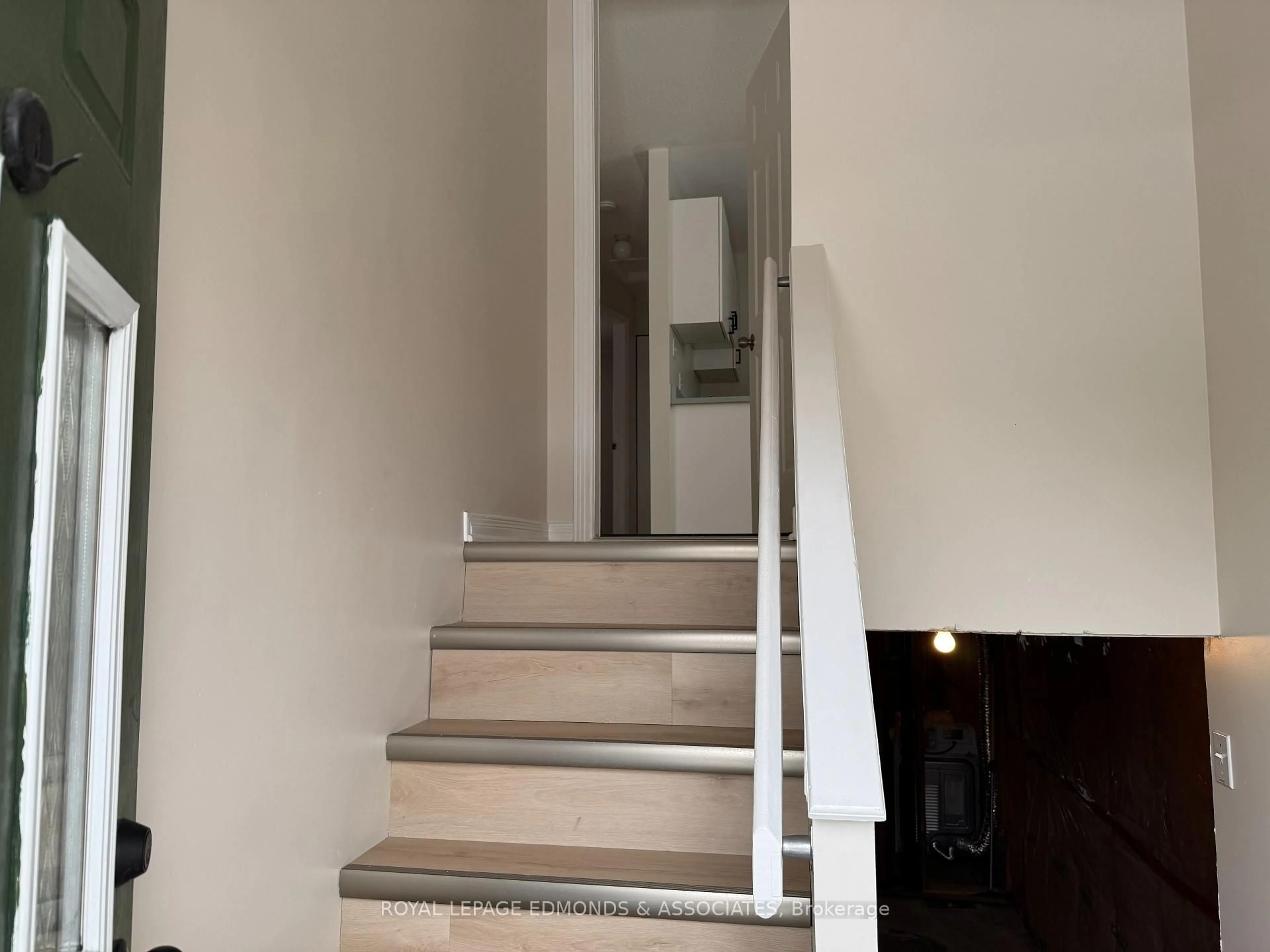 Stairs for 441 Mackay St, Pembroke Ontario K8A 1E3