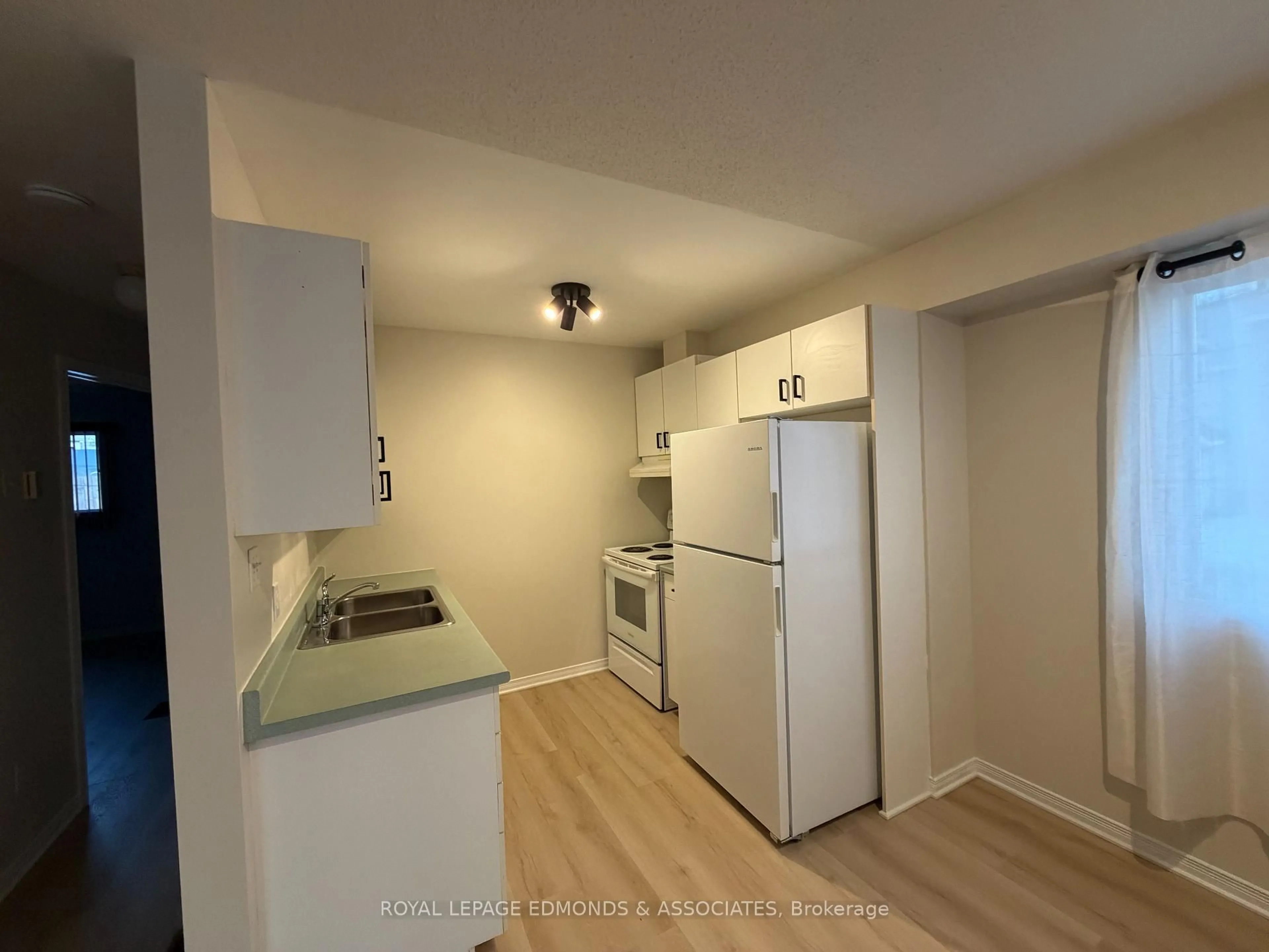 Standard kitchen, unknown for 441 Mackay St, Pembroke Ontario K8A 1E3