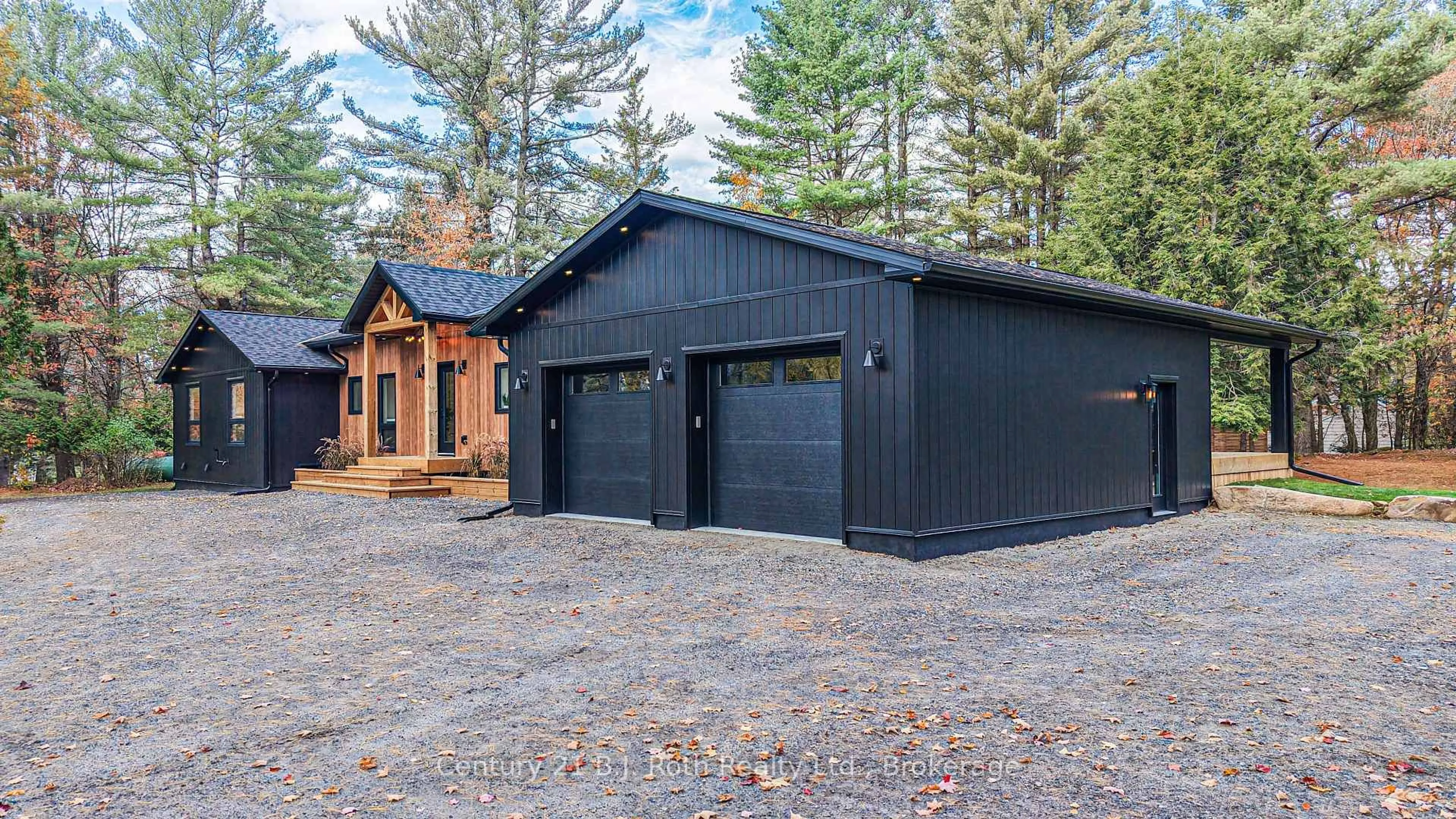 Indoor garage for 691 South Waseosa Lake Rd, Huntsville Ontario P1H 2N5