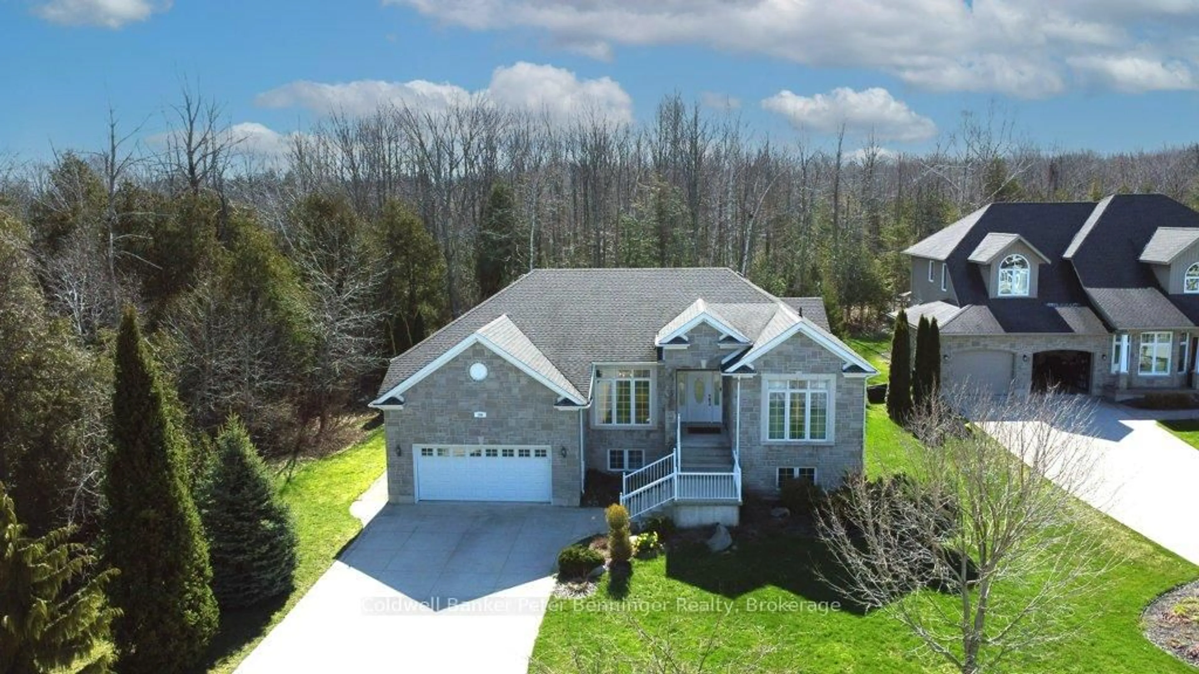 A pic from outside/outdoor area/front of a property/back of a property/a pic from drone, street for 196 Birchwood Ave, Kincardine Ontario N0G 2T0