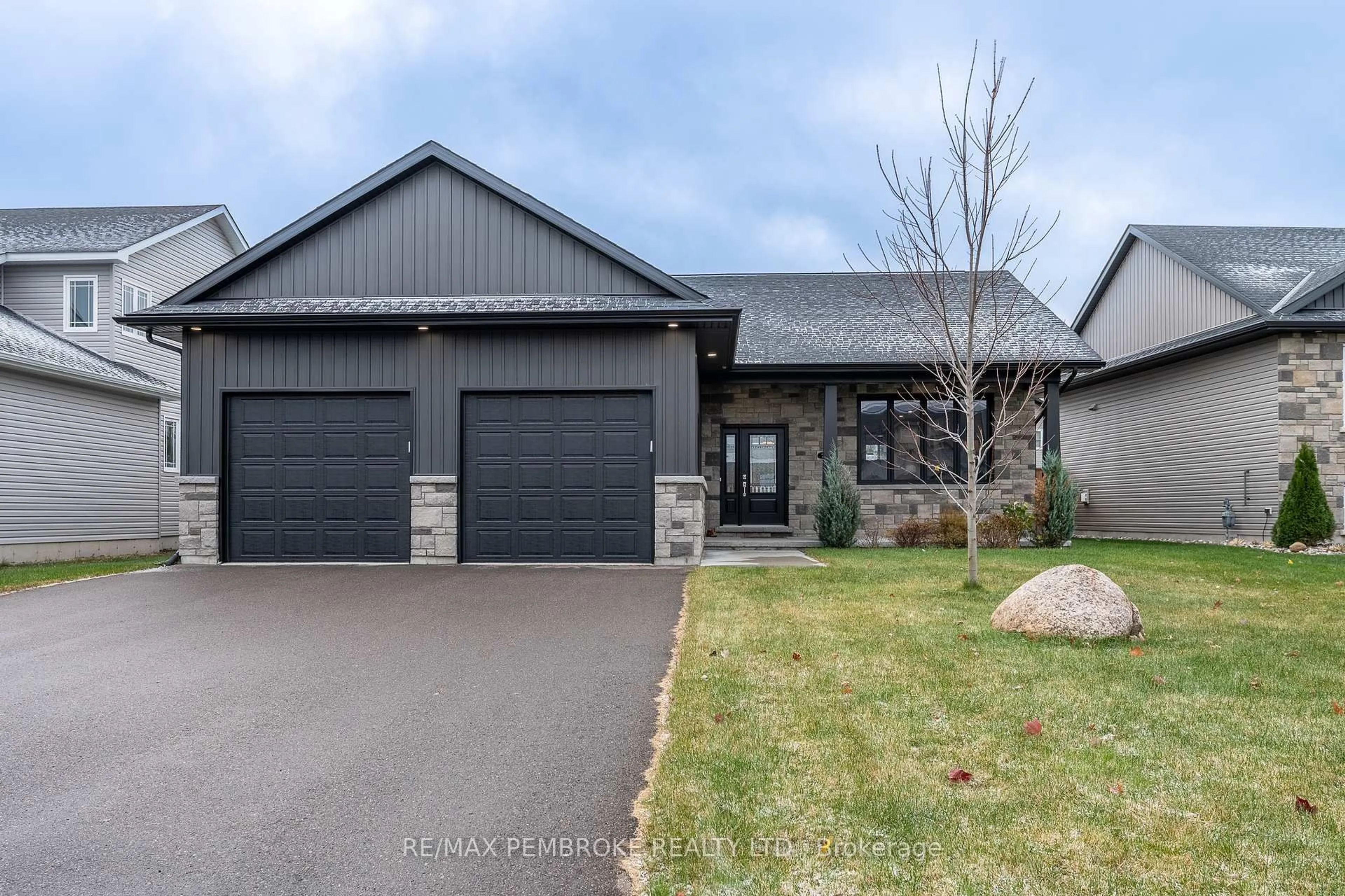 Home with brick exterior material, street for 7 Drew St, Petawawa Ontario K8H 0G9