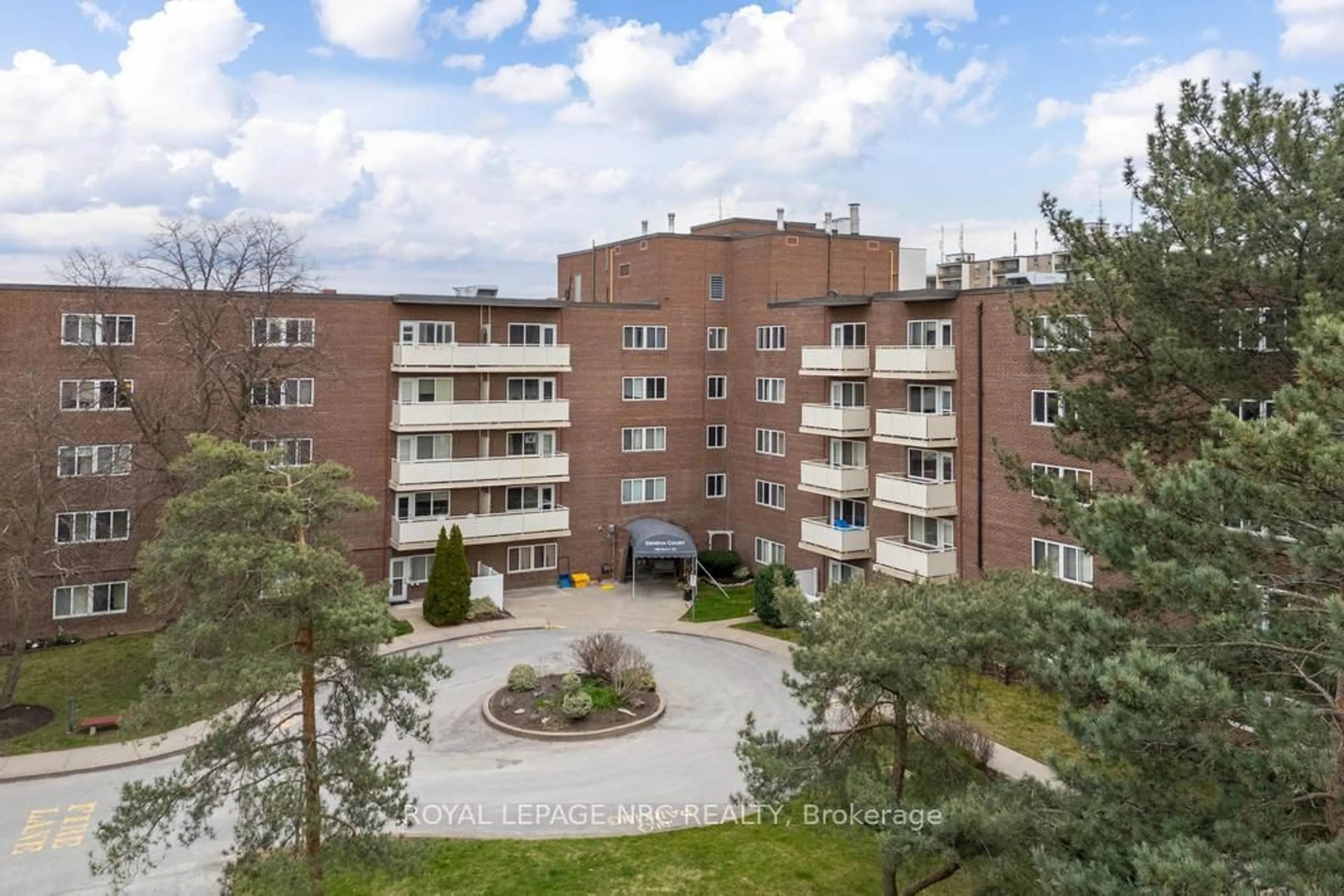 A pic from outside/outdoor area/front of a property/back of a property/a pic from drone, building for 198 Scott St #410, St. Catharines Ontario L2N 5T3