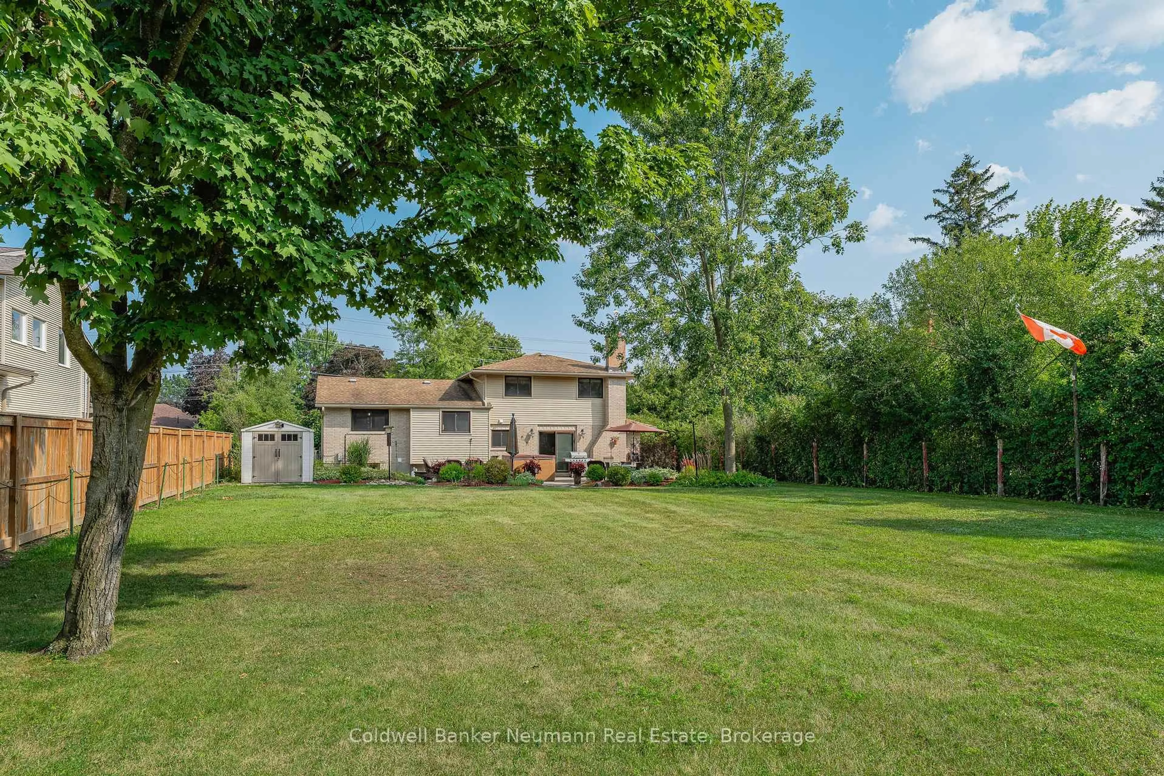 A pic from outside/outdoor area/front of a property/back of a property/a pic from drone, unknown for 61 Bellevue St, Guelph Ontario N1G 1E9