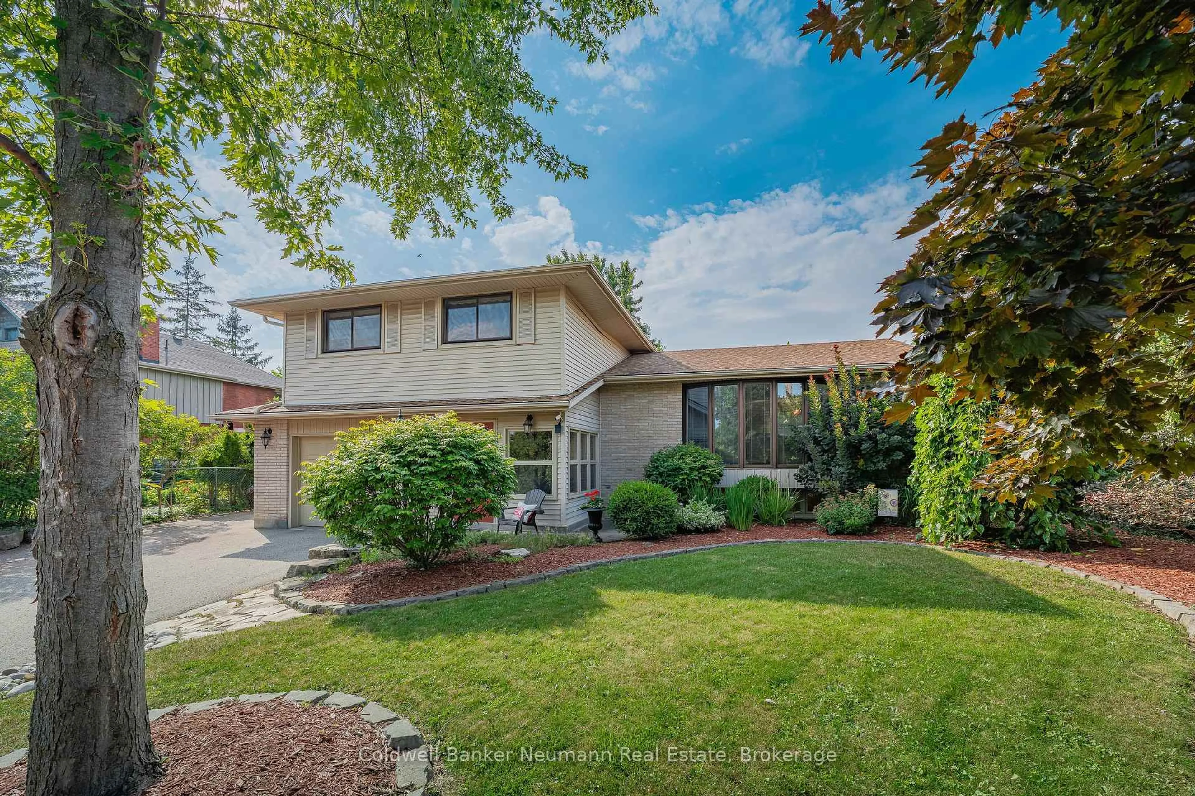 Unknown for 61 Bellevue St, Guelph Ontario N1G 1E9