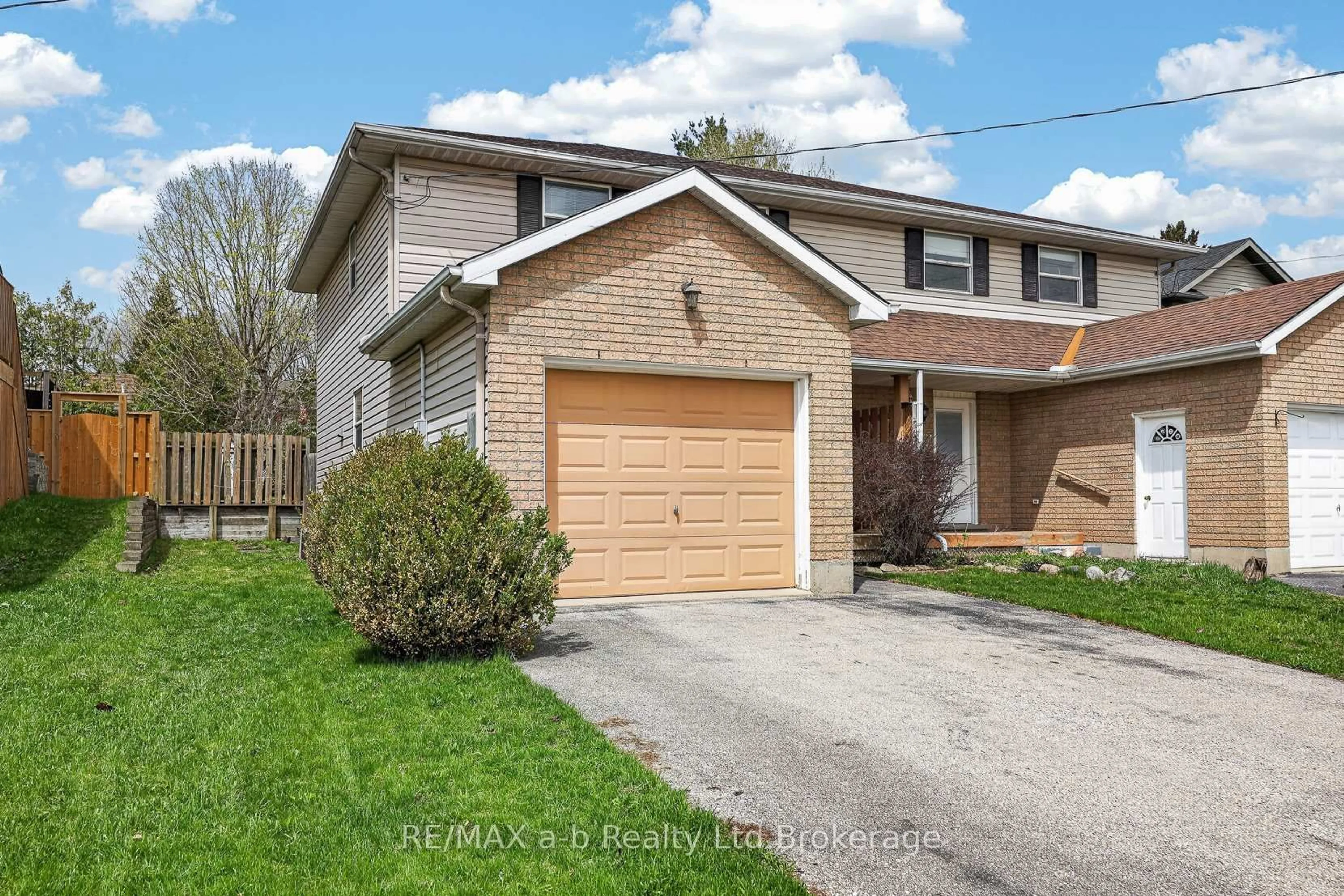 Home with brick exterior material, street for 185 Carnegie St, Ingersoll Ontario N5C 1L1