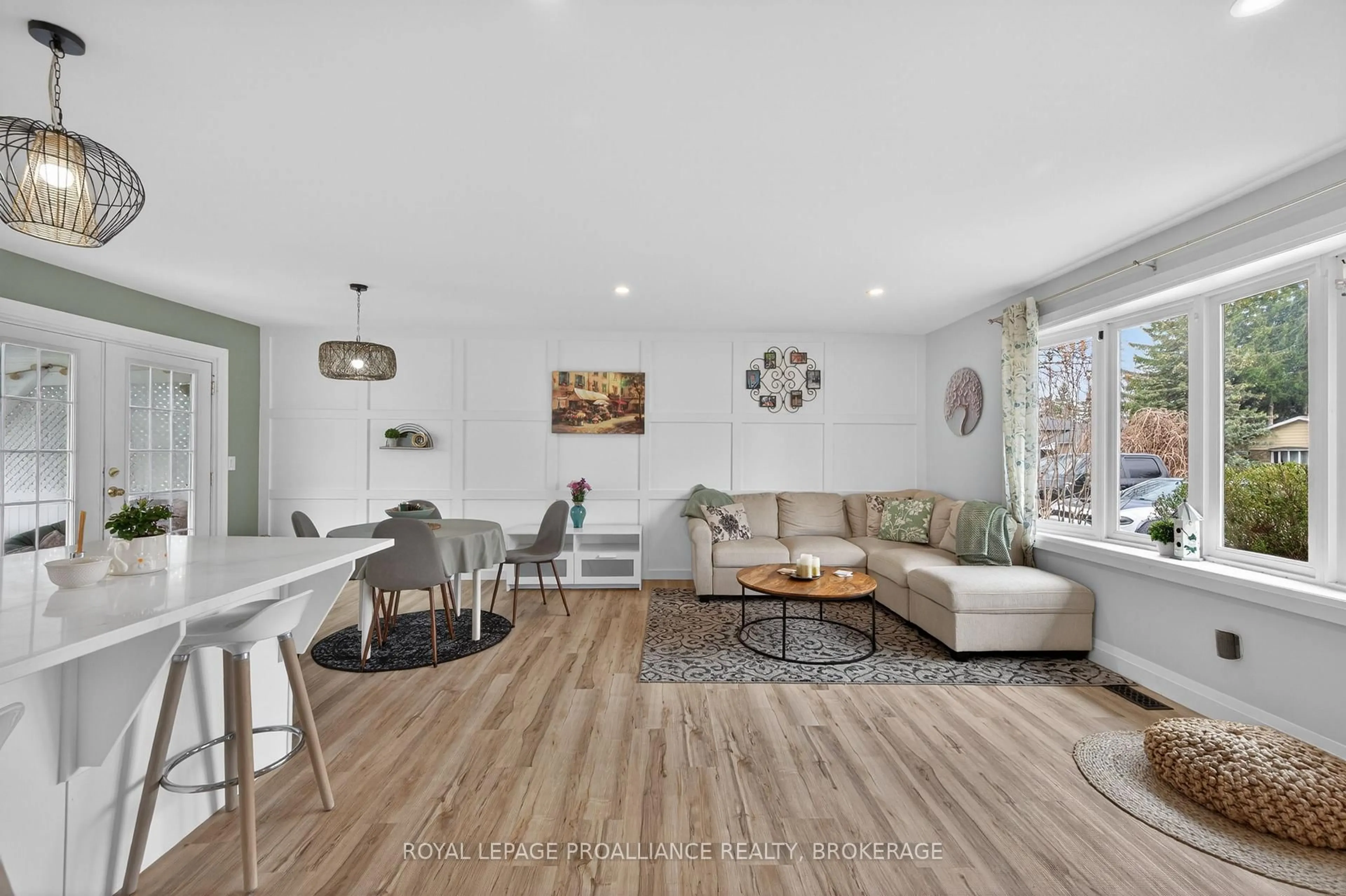 Living room with furniture, wood/laminate floor for 931 Auden Park Dr, Kingston Ontario K7M 4T8