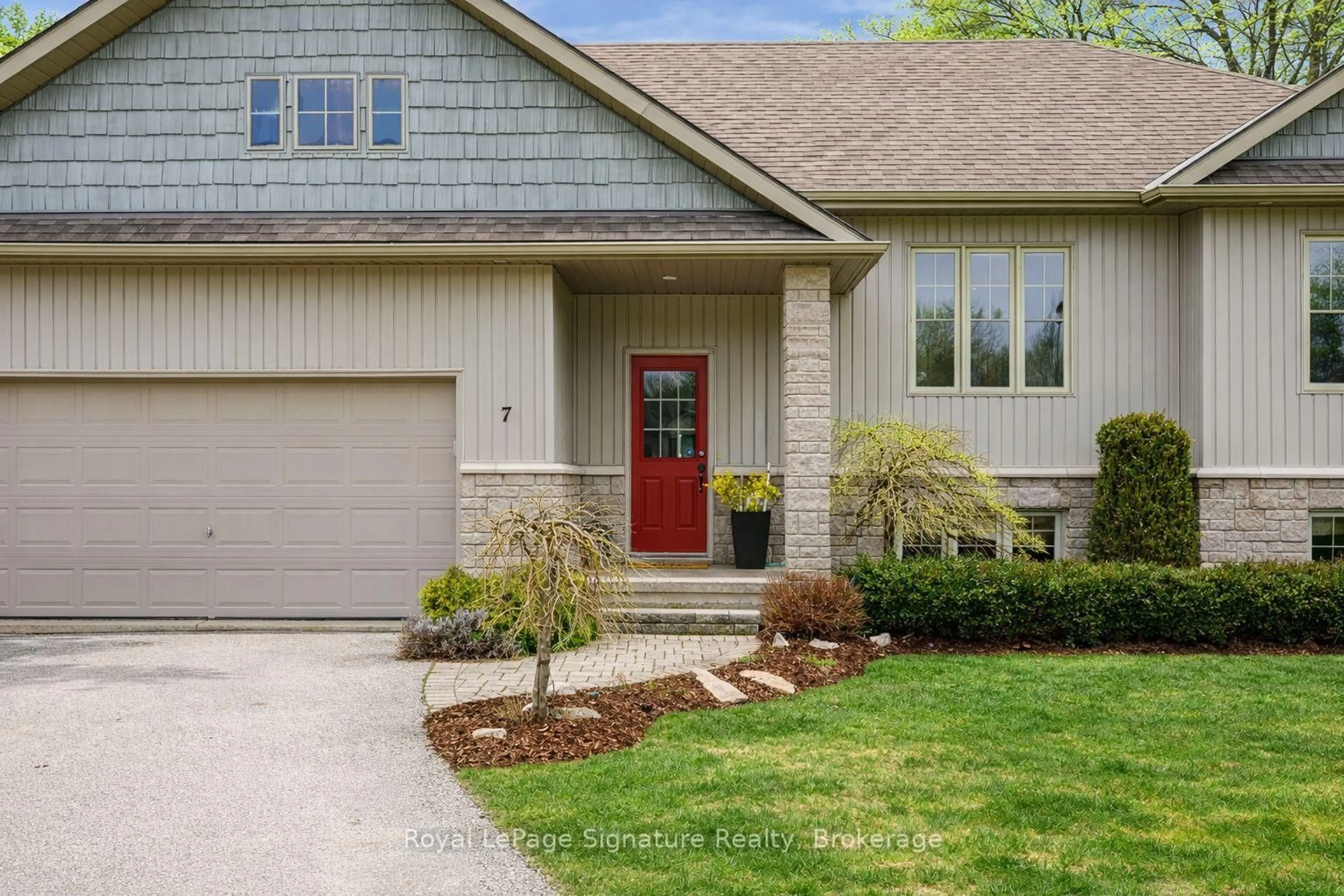 Home with brick exterior material, street for 7 Grace Ave, Meaford Ontario N4L 1E7