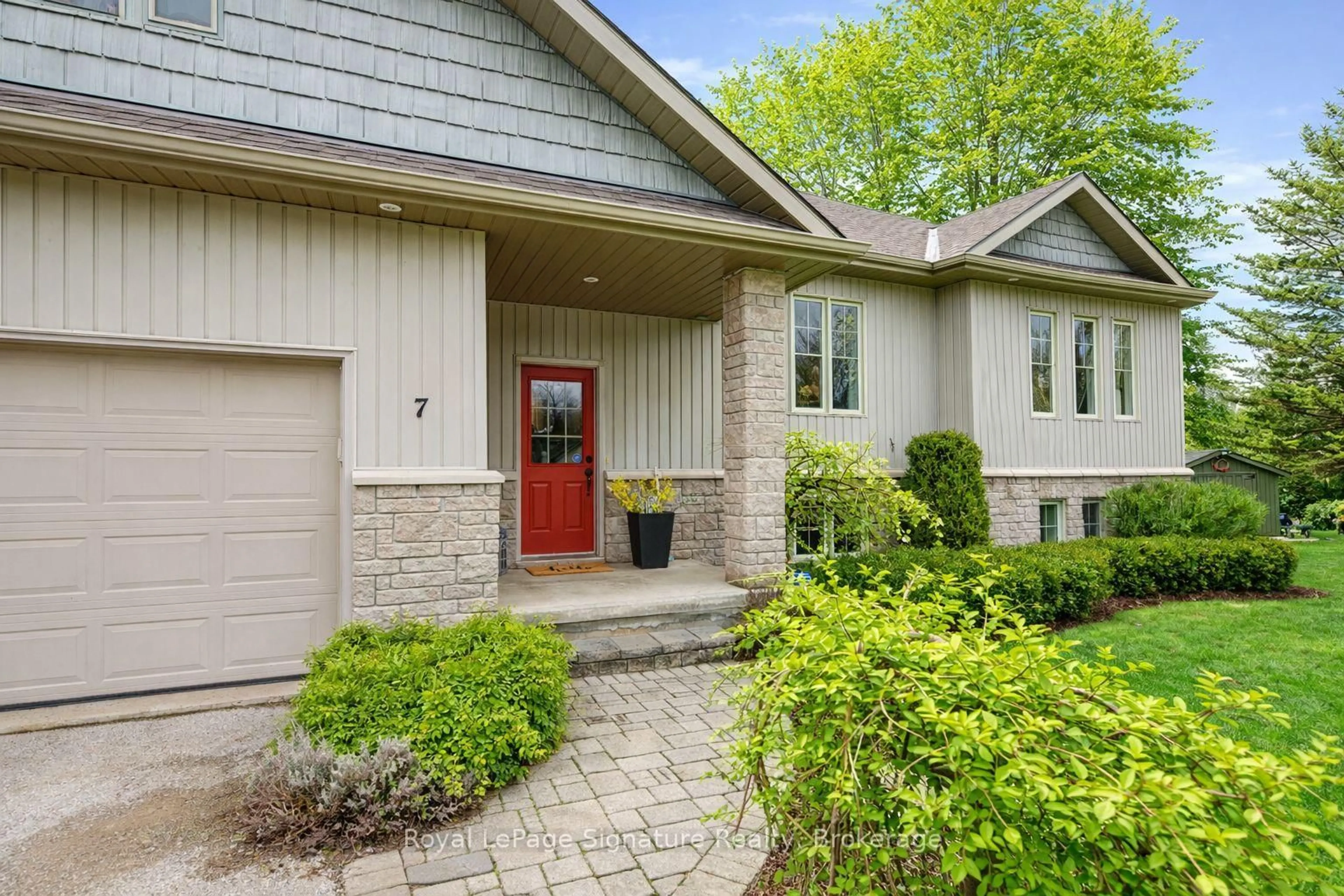 Home with brick exterior material, street for 7 Grace Ave, Meaford Ontario N4L 1E7