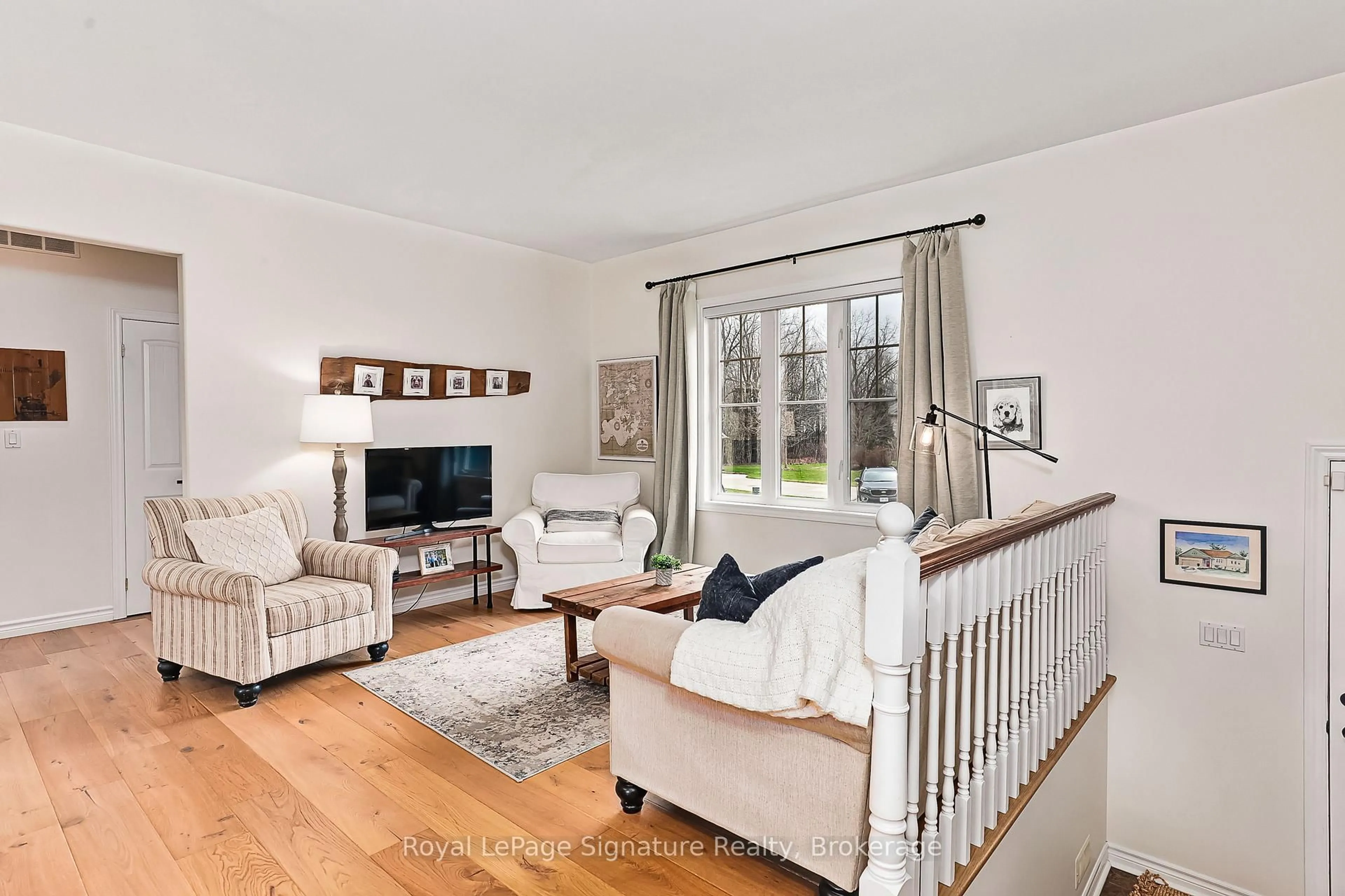 Living room with furniture, unknown for 7 Grace Ave, Meaford Ontario N4L 1E7