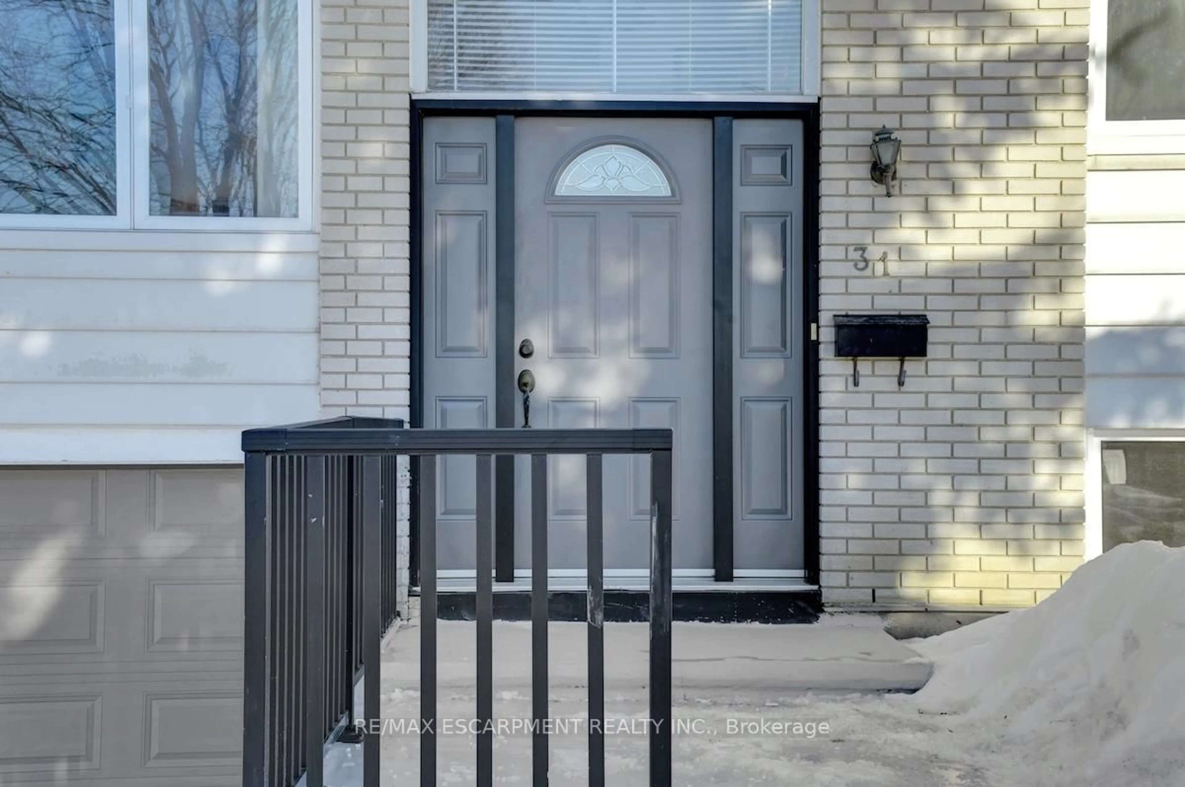 Indoor entryway for 31 Bellfield St, Ottawa Ontario K2B 6K7