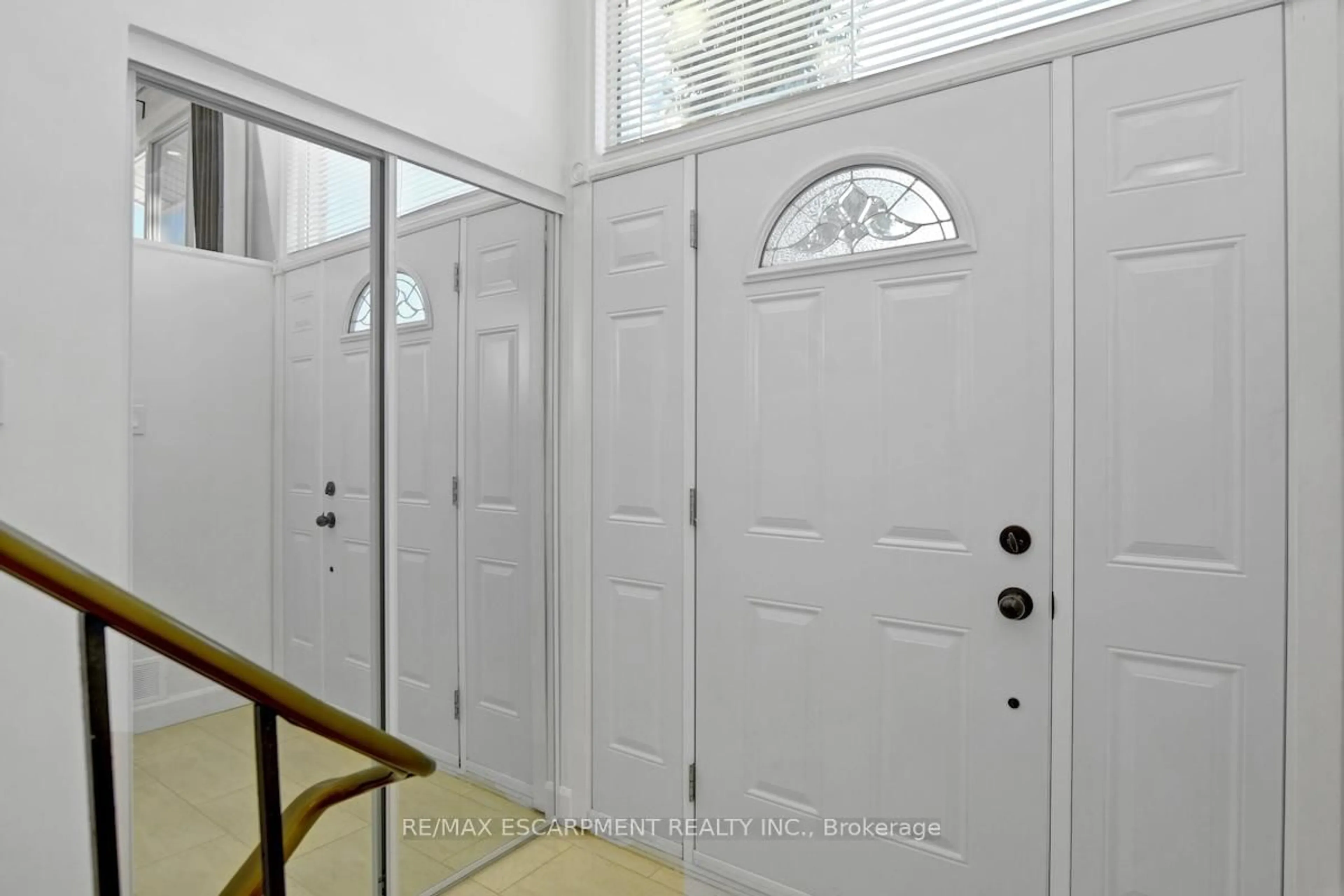 Indoor entryway for 31 Bellfield St, Ottawa Ontario K2B 6K7