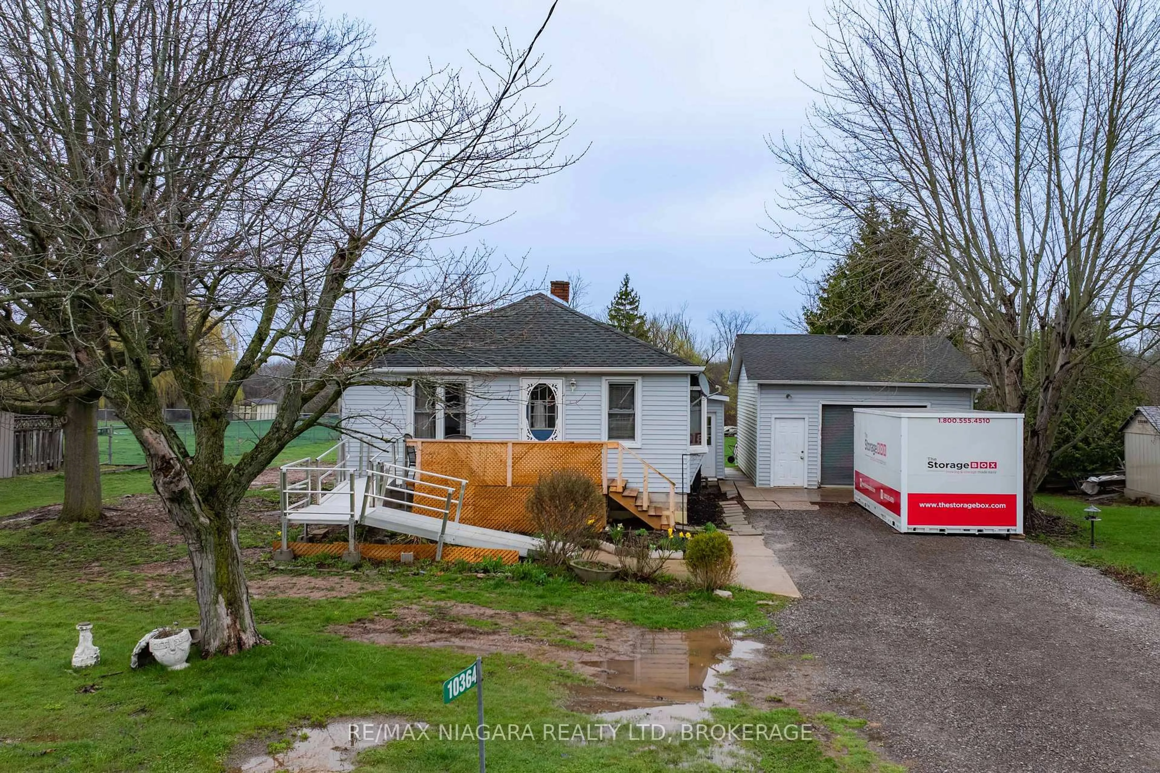 A pic from outside/outdoor area/front of a property/back of a property/a pic from drone, street for 10364 Willodell Rd, Niagara Falls Ontario L0S 1K0