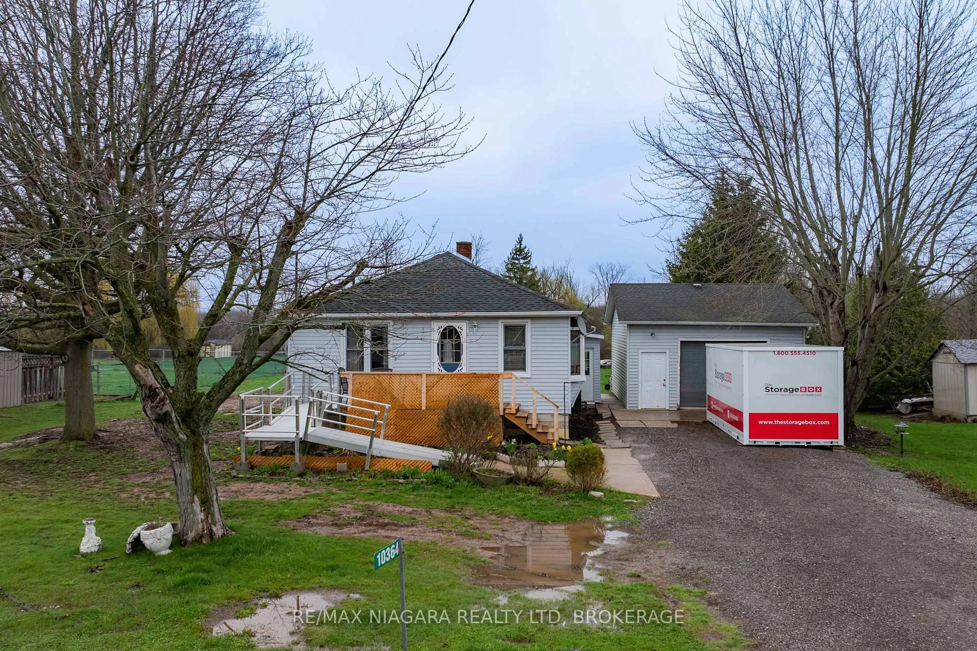A pic from outside/outdoor area/front of a property/back of a property/a pic from drone, street for 10364 Willodell Rd, Niagara Falls Ontario L0S 1K0