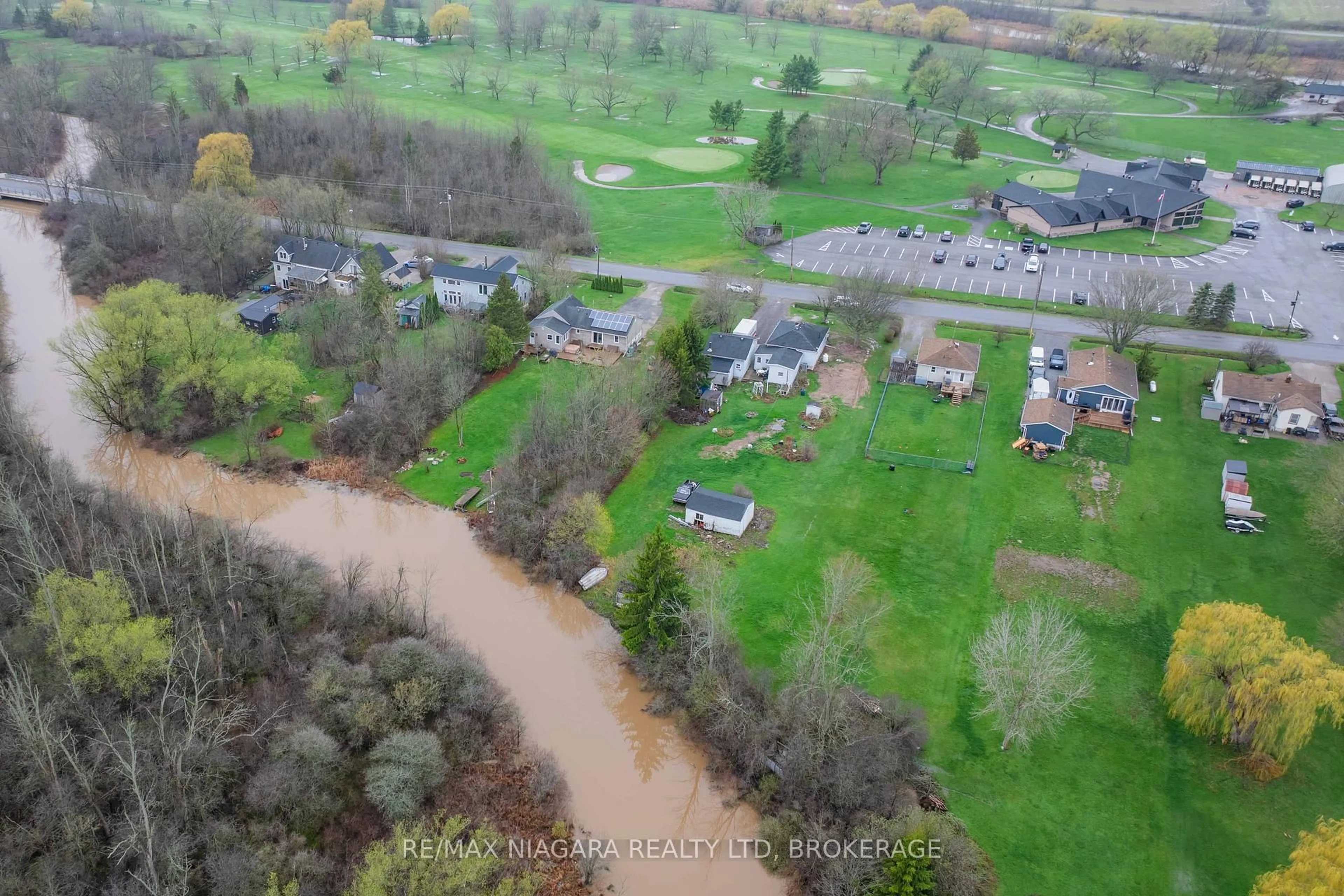 A pic from outside/outdoor area/front of a property/back of a property/a pic from drone, water/lake/river/ocean view for 10364 Willodell Rd, Niagara Falls Ontario L0S 1K0