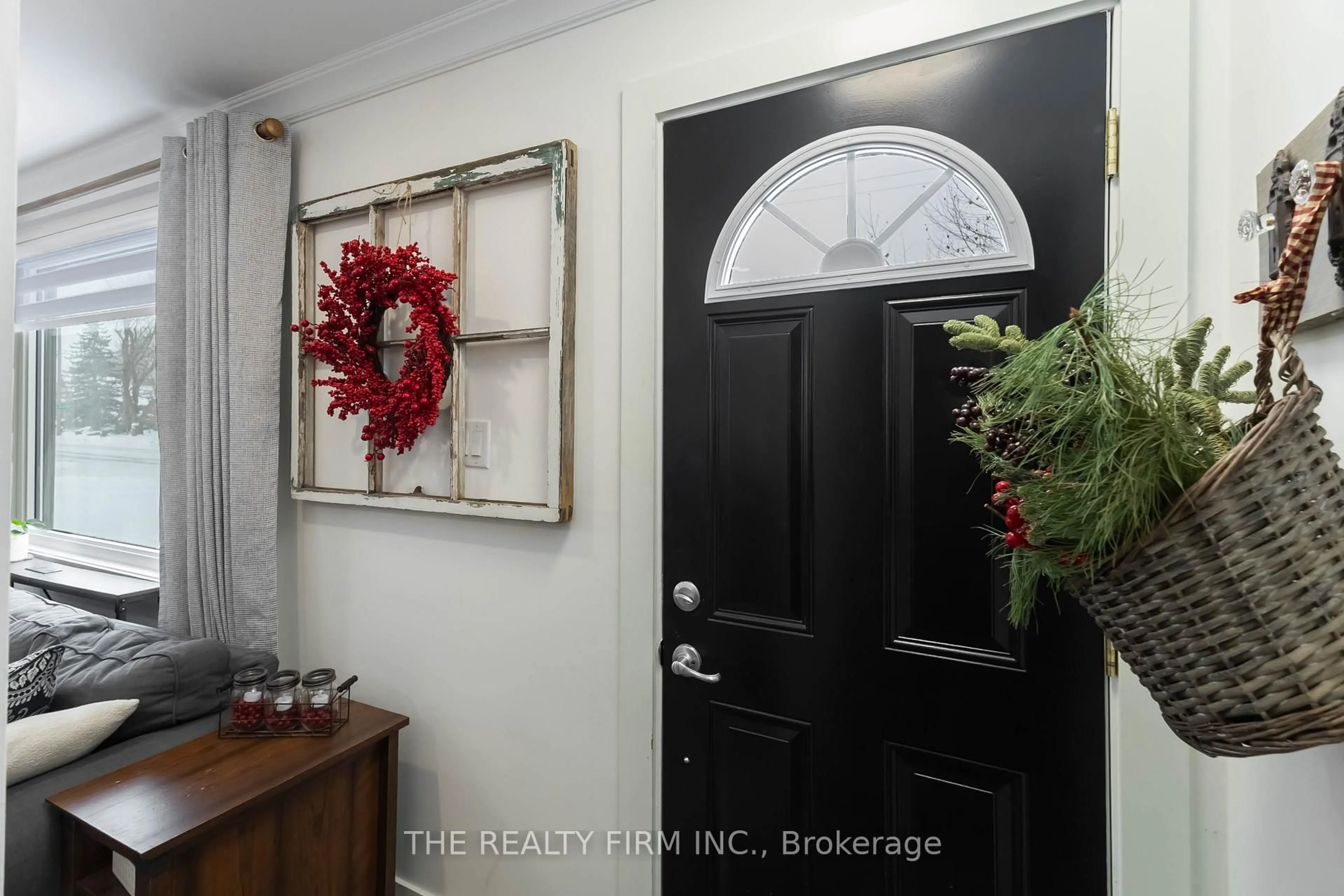 Indoor entryway for 352 Hale St, London East Ontario N5W 1G4