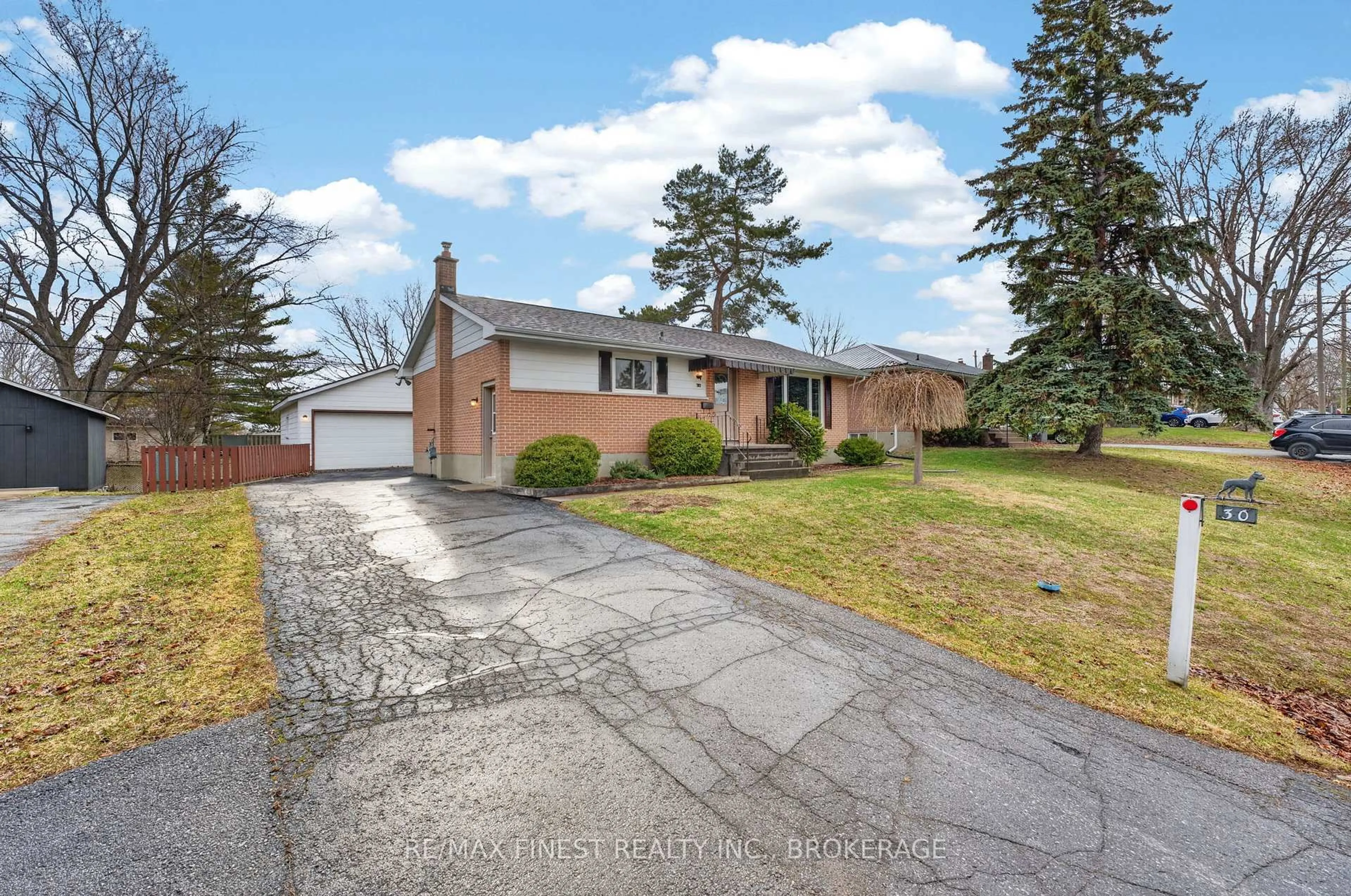 Unknown for 30 Oxford Cres, Loyalist Ontario K7N 1P9