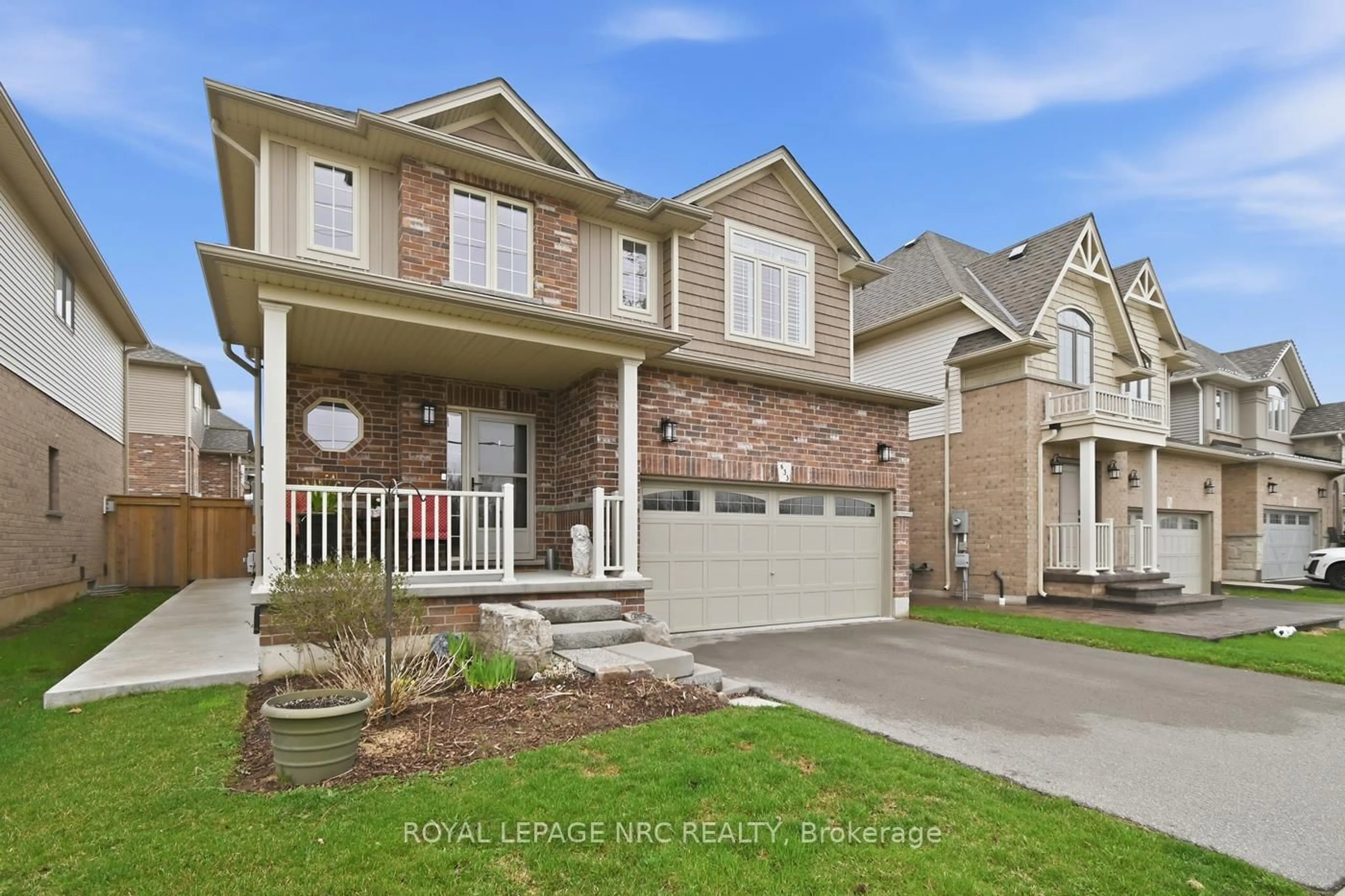 Home with brick exterior material, street for 633 Winston Rd, Grimsby Ontario L3M 0H4